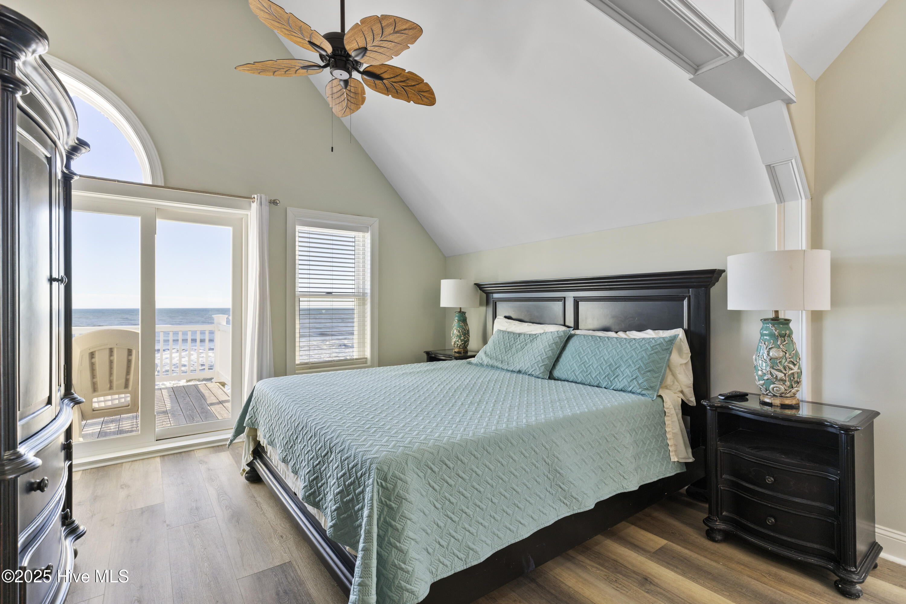 100546411 | Photo 35