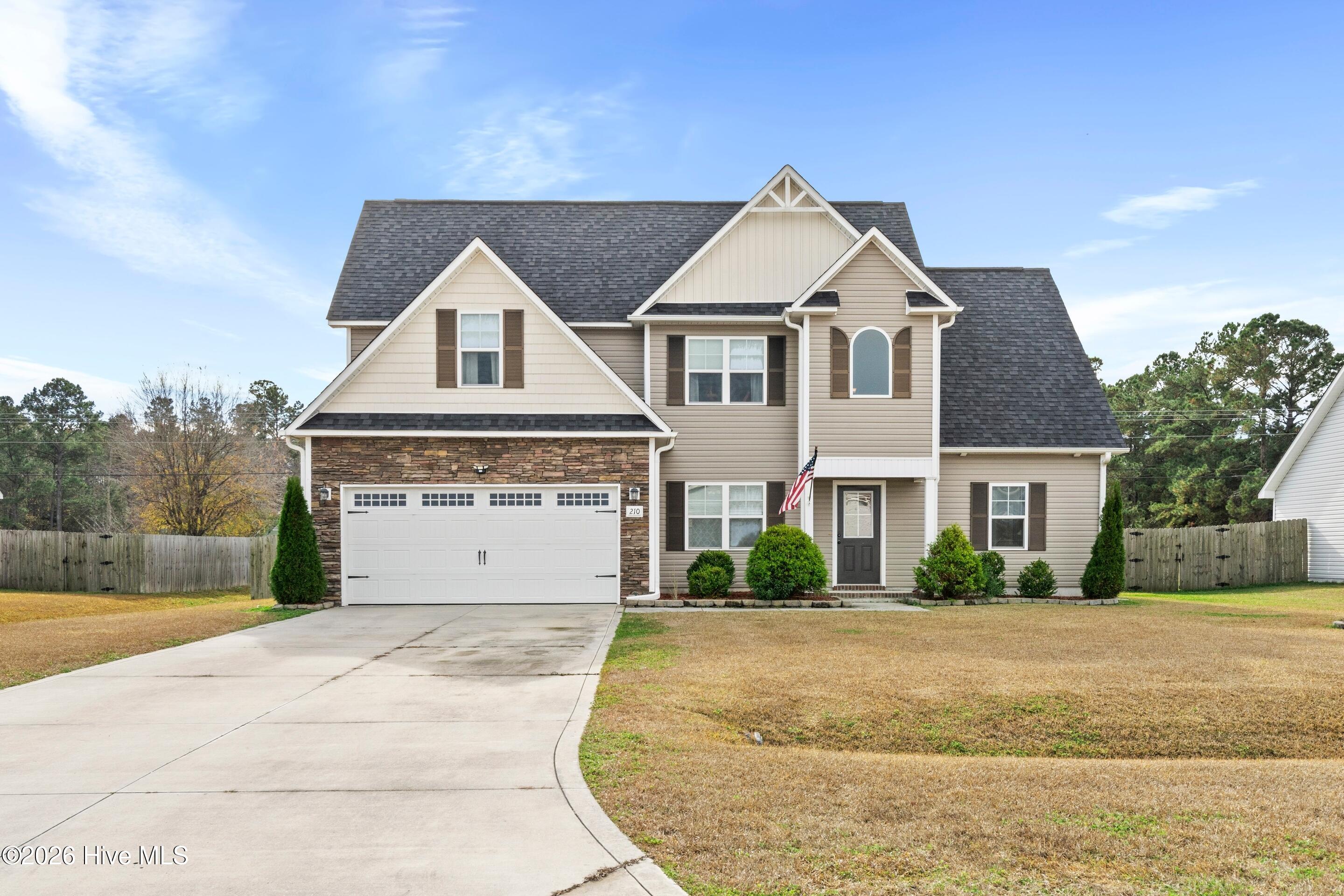 100548782 | Photo 42