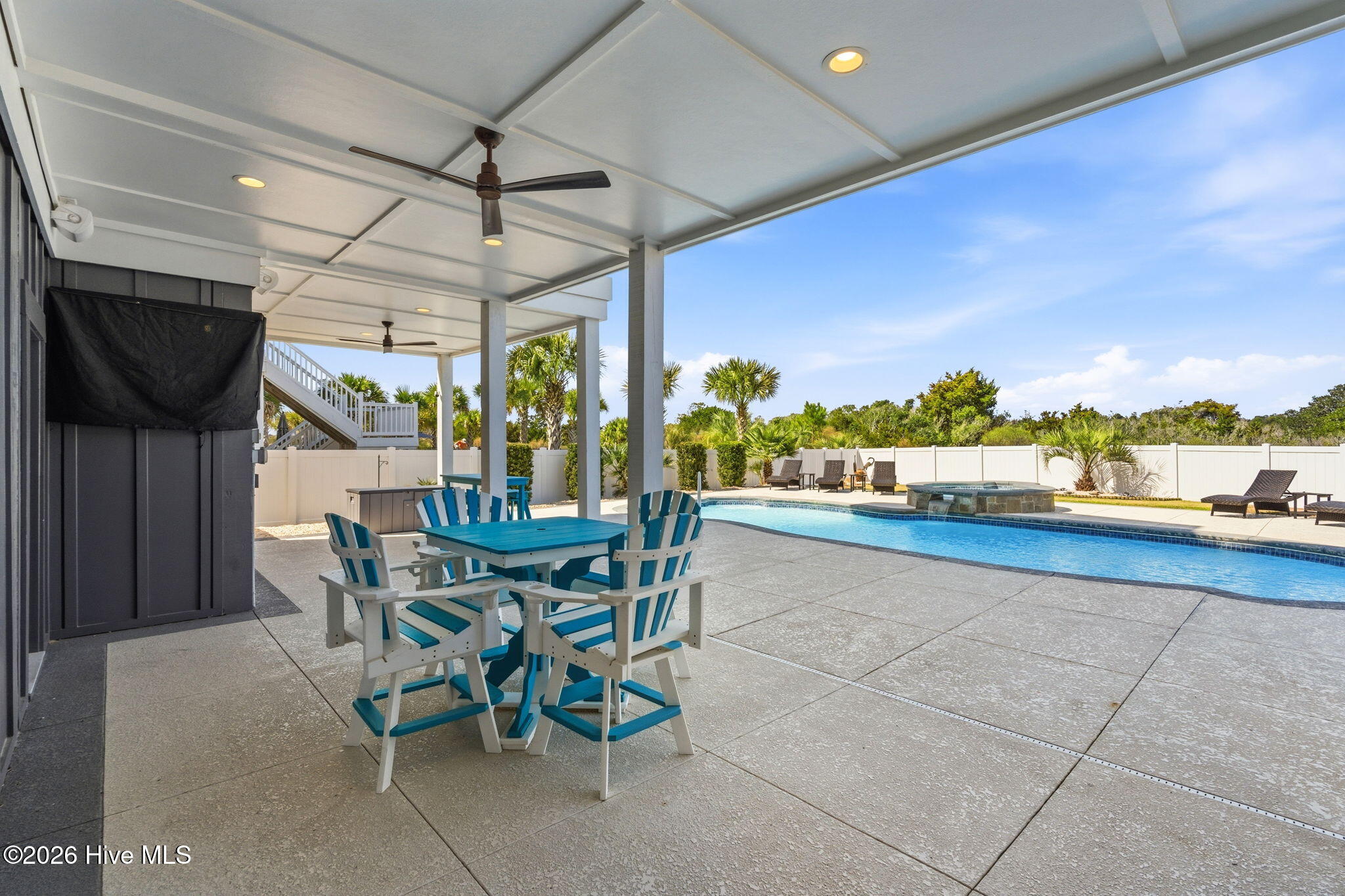 100557252 | Photo 72