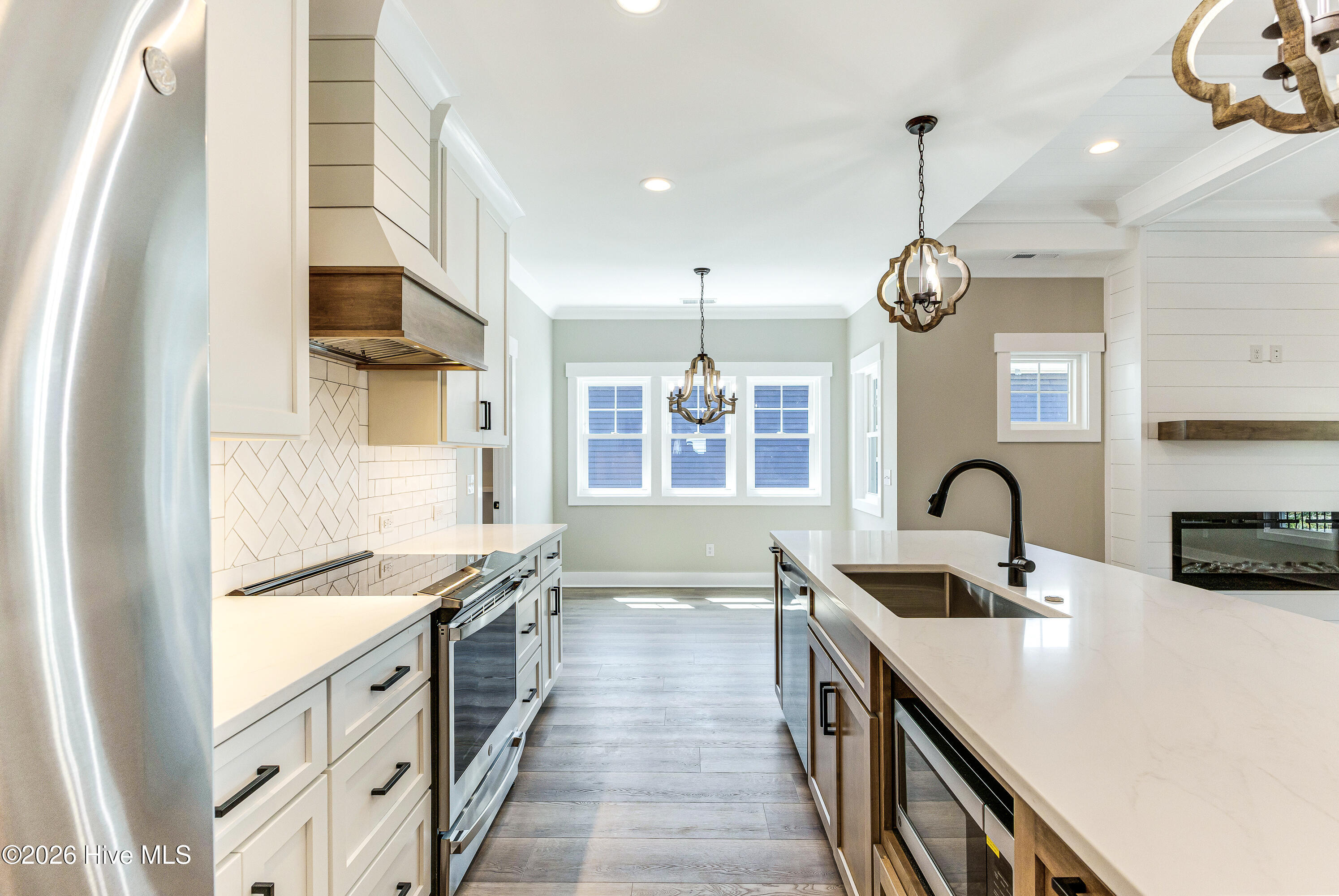 100564365 | Photo 14