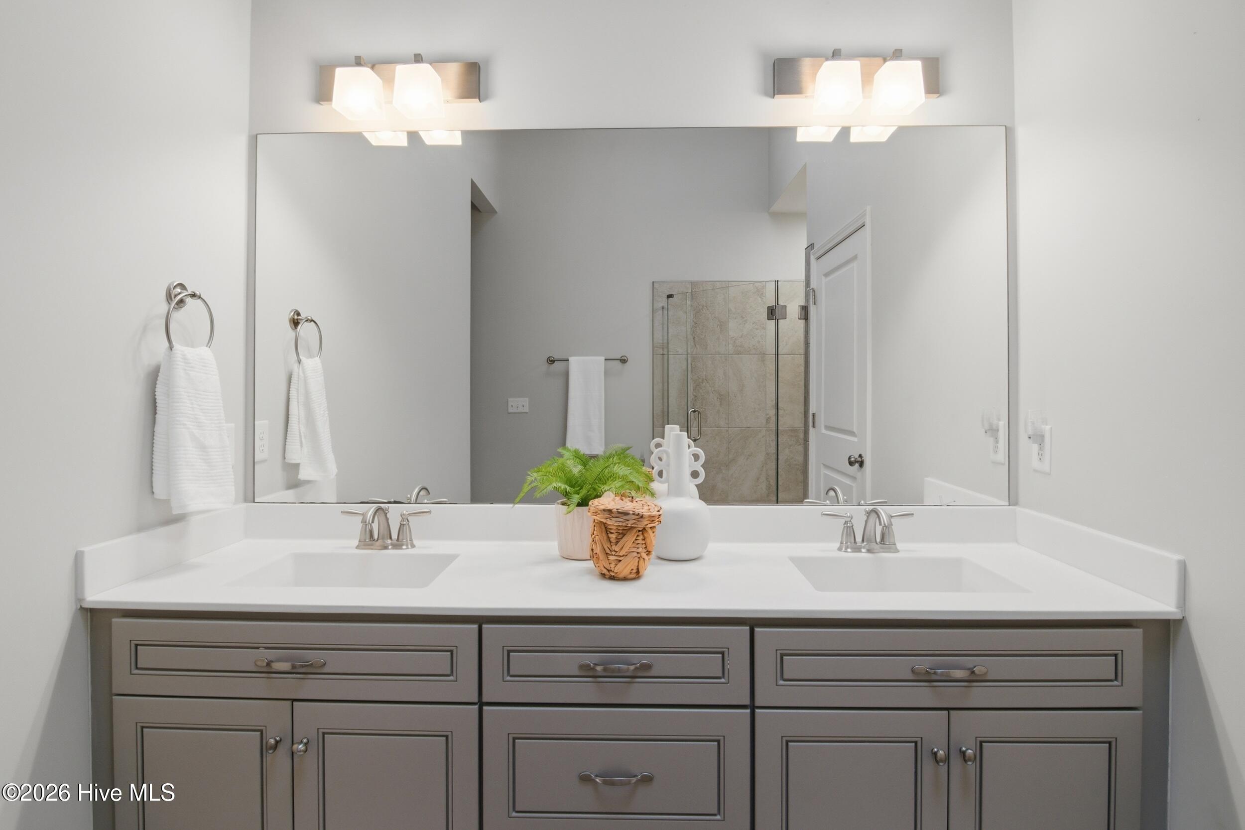 100552739 | Photo 19