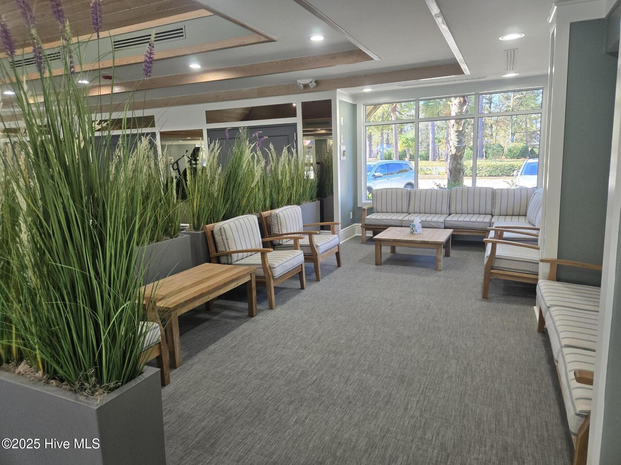 100545211 | Photo 84