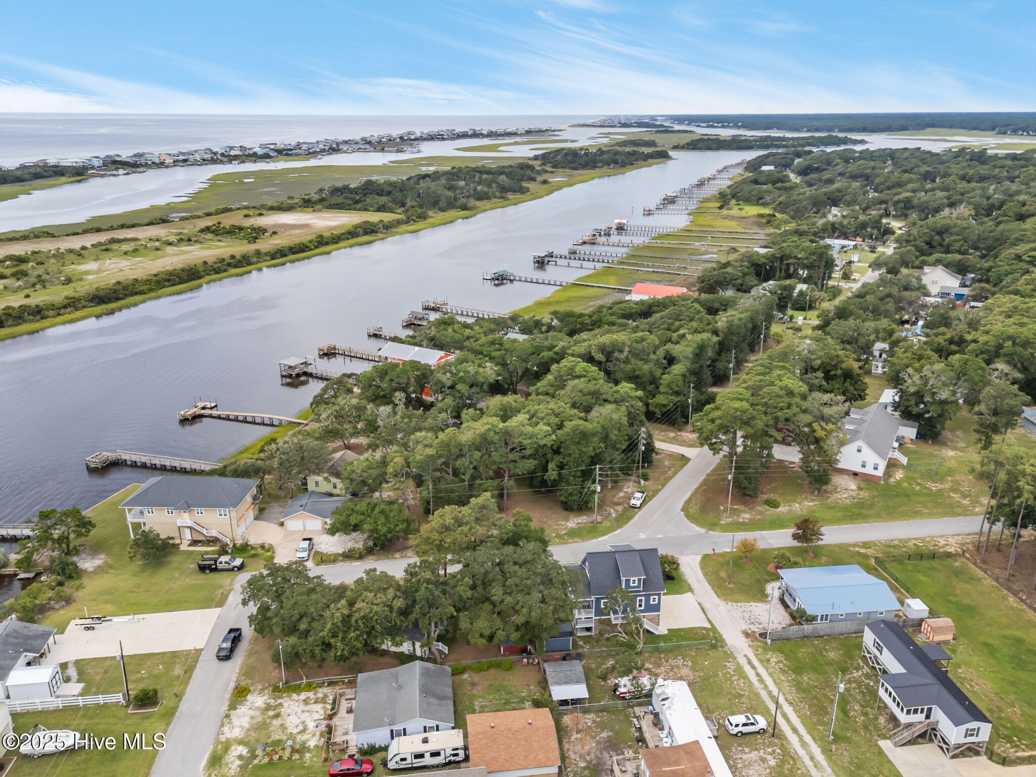 100565995 | Photo 25