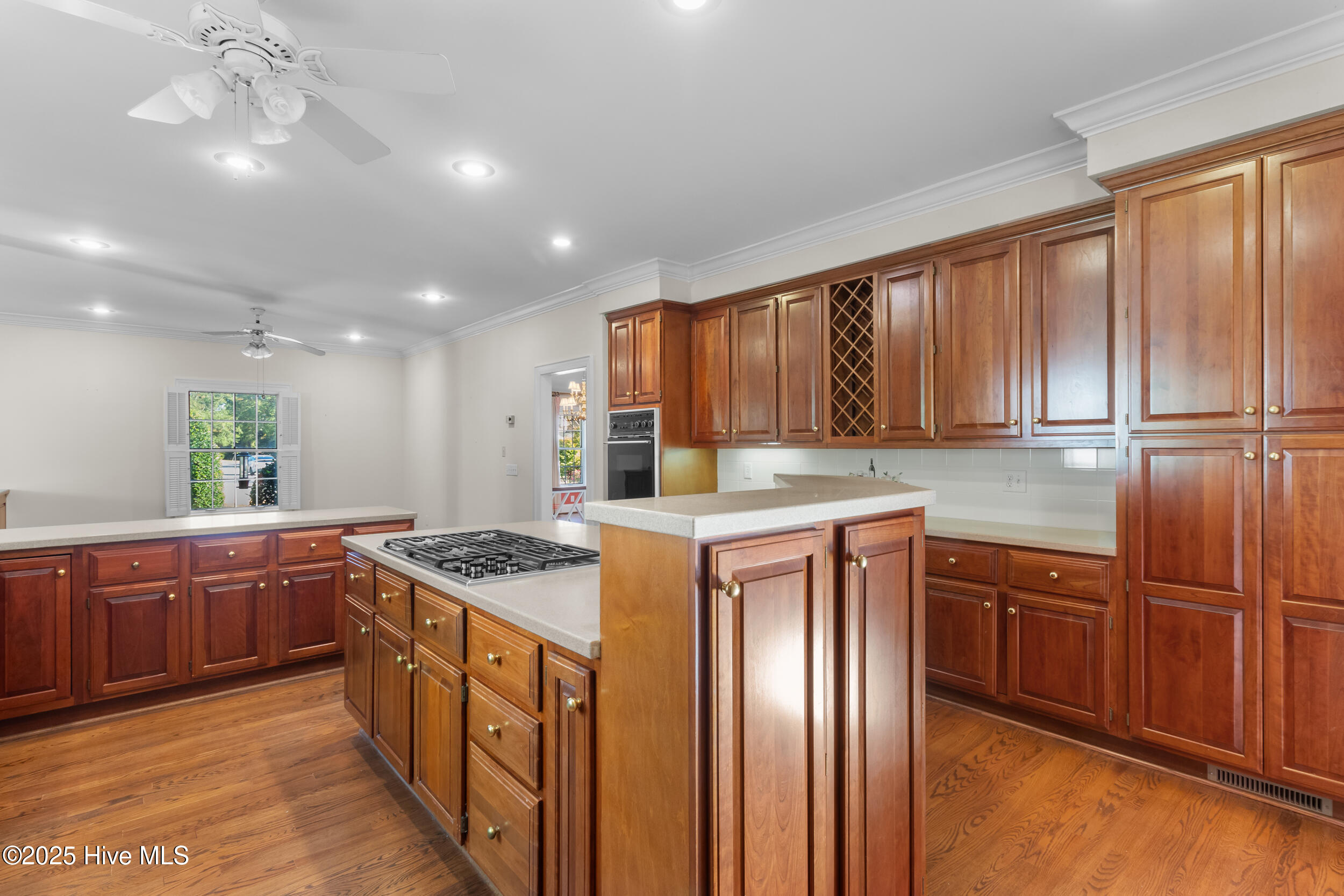 100516126 | Photo 33