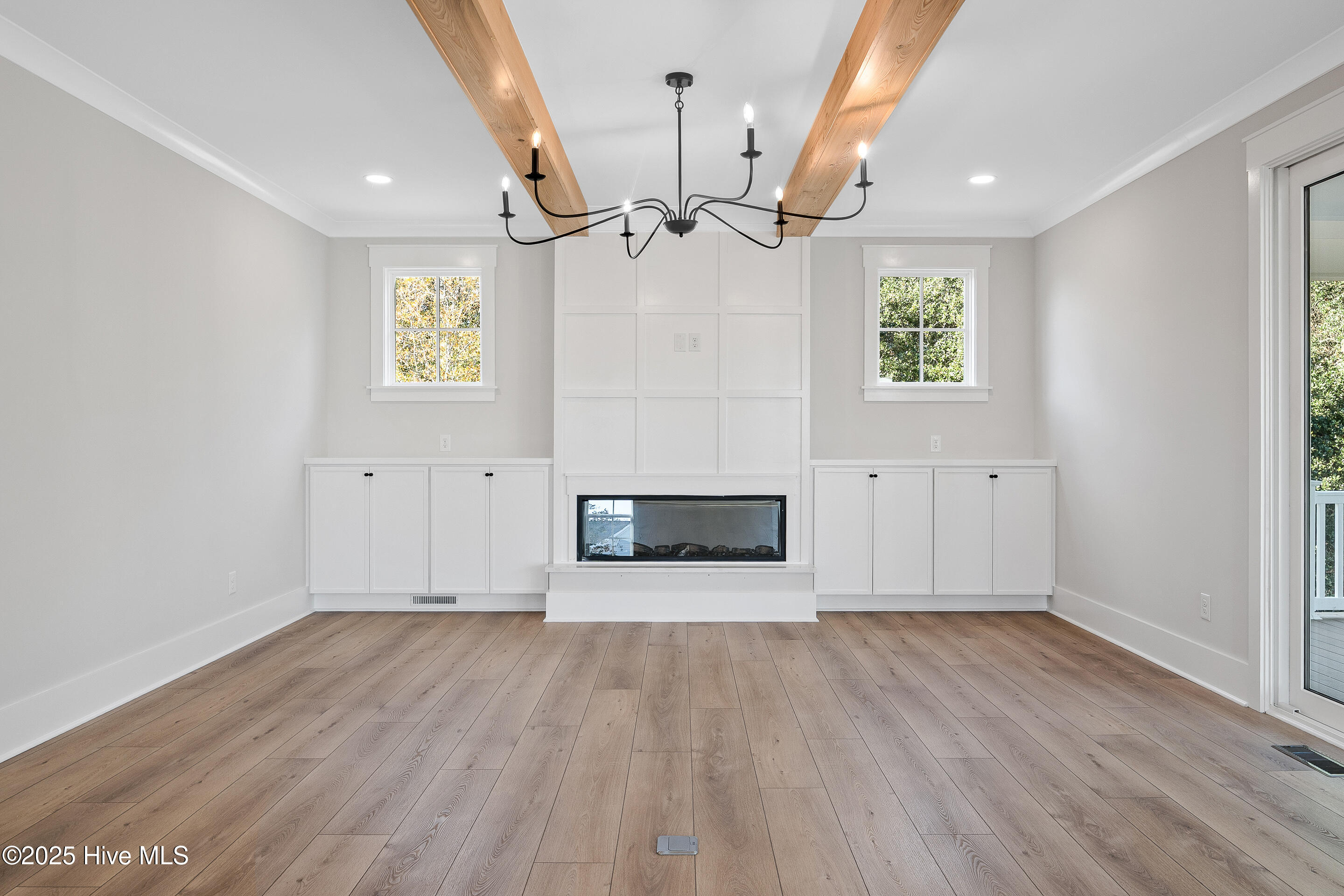 100525288 | Photo 33