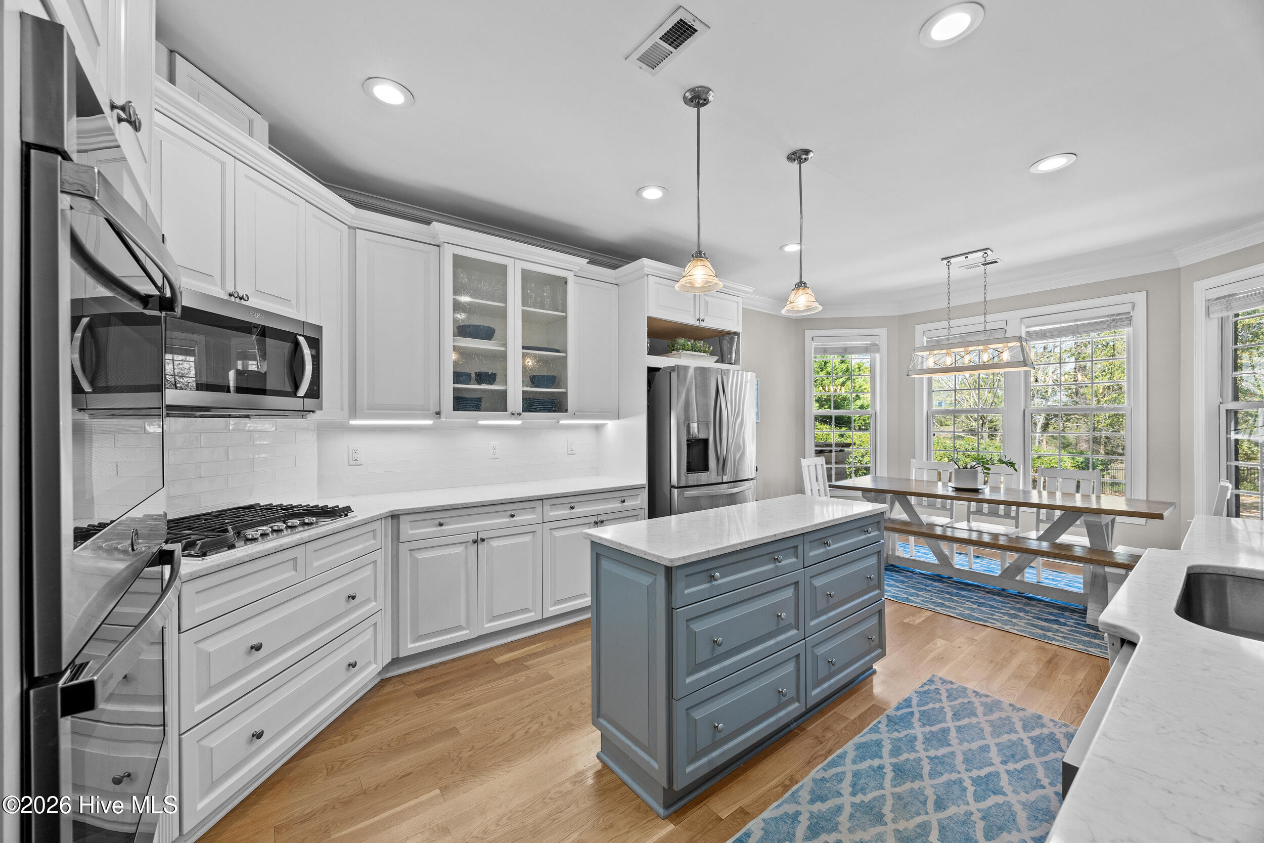 100565771 | Photo 23