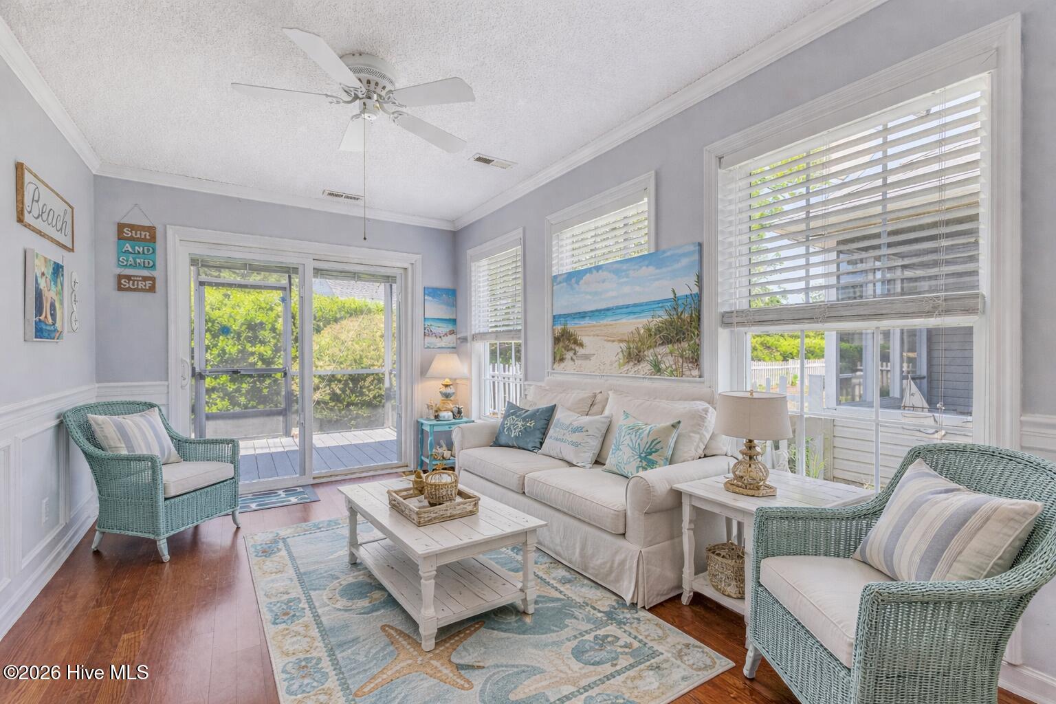 100568217 | Photo 23