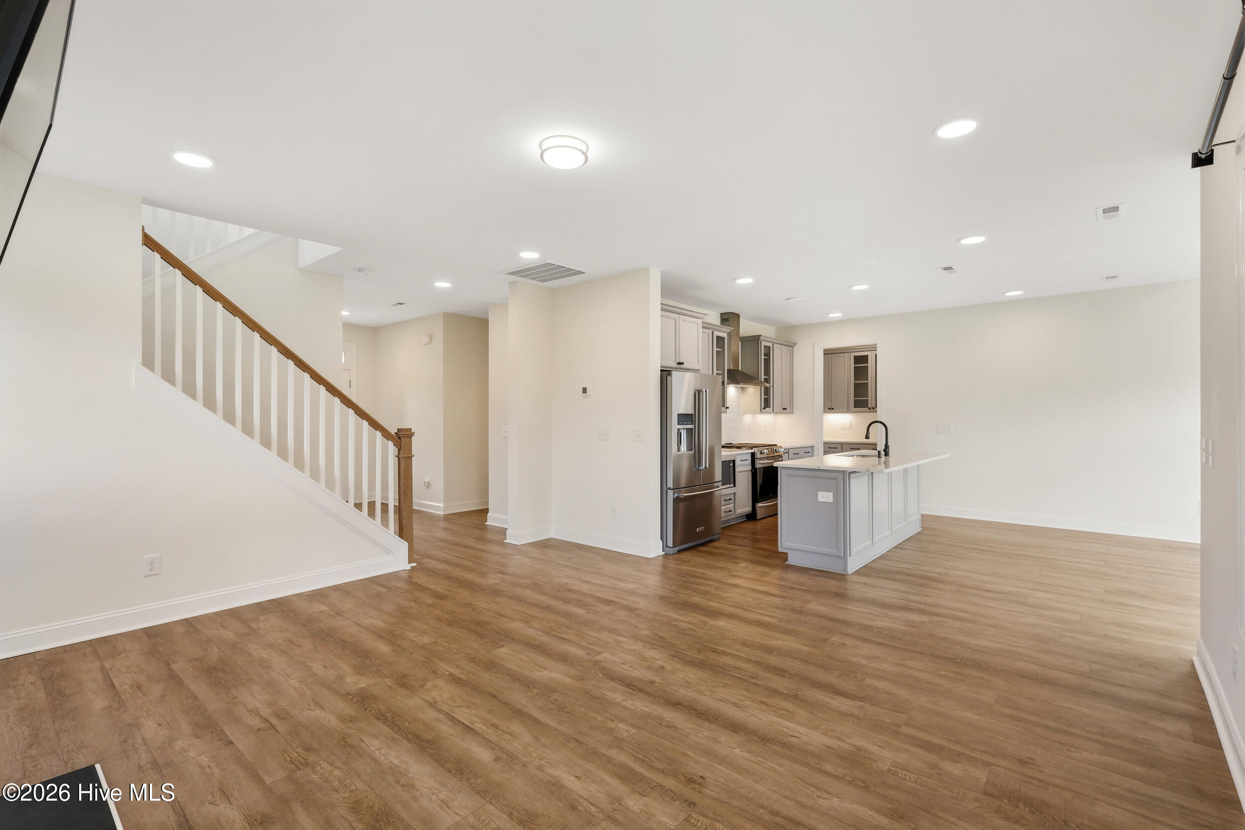 100570629 | Photo 20