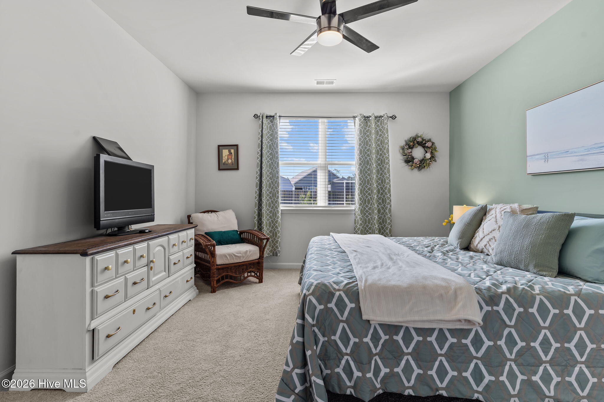 100569205 | Photo 35