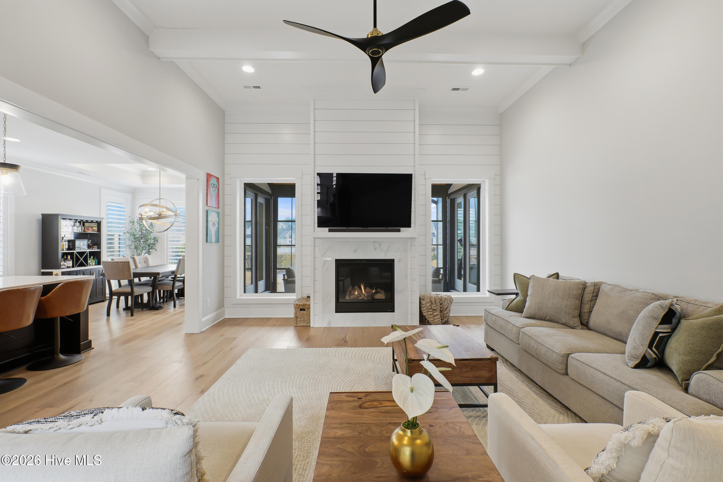 100551729 | Photo 12