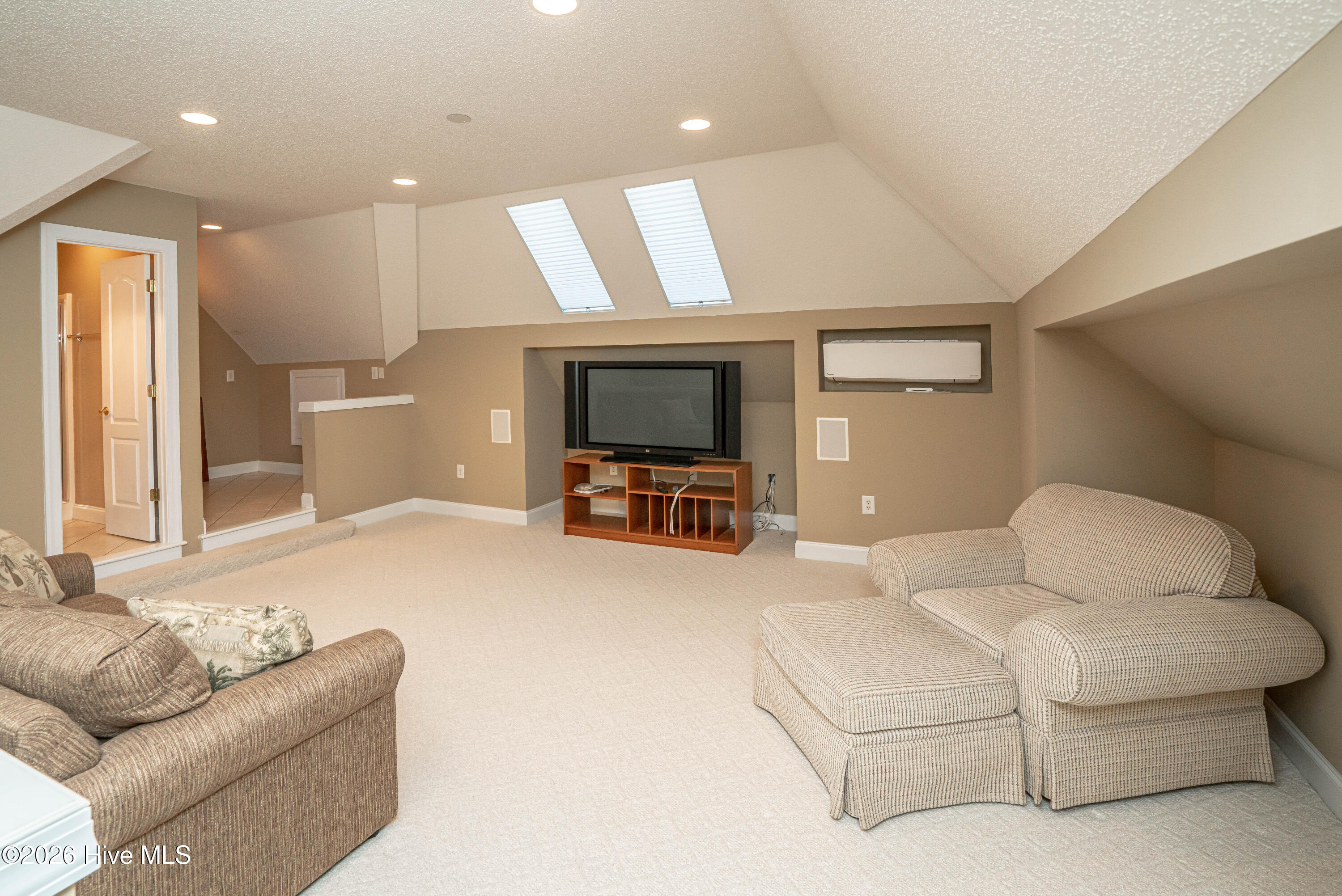 100553536 | Photo 40