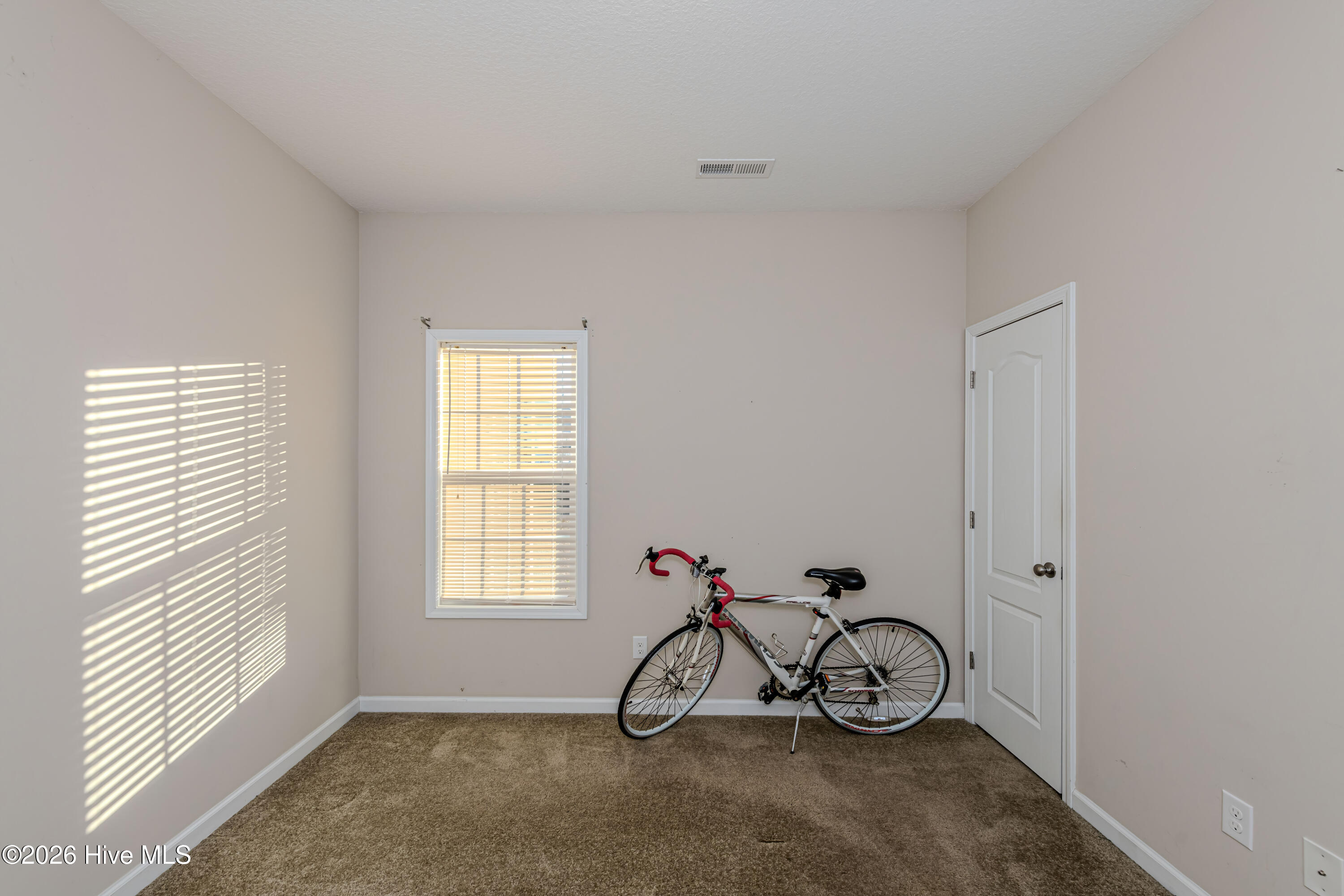 100549847 | Photo 36