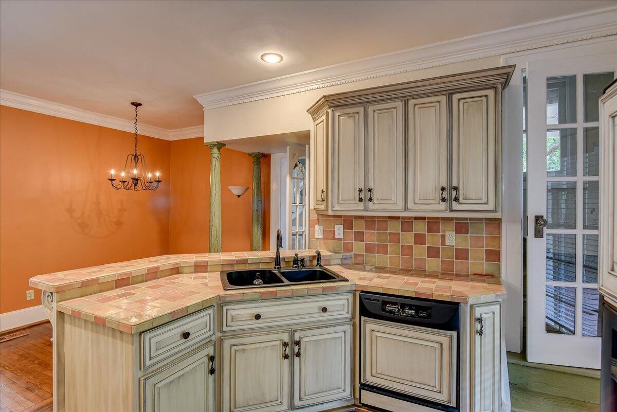 kitchen and eat in nook
