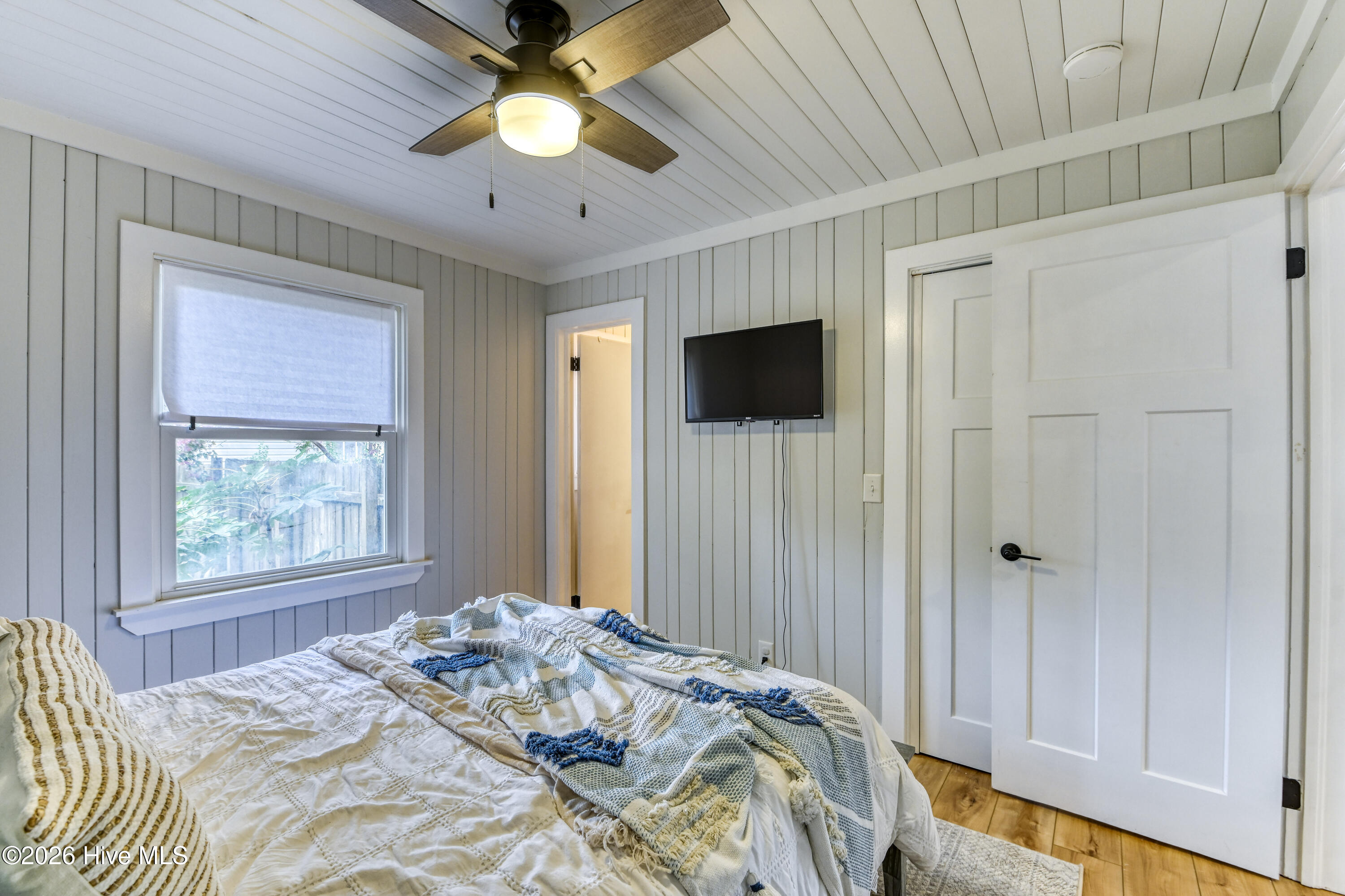 100566355 | Photo 23