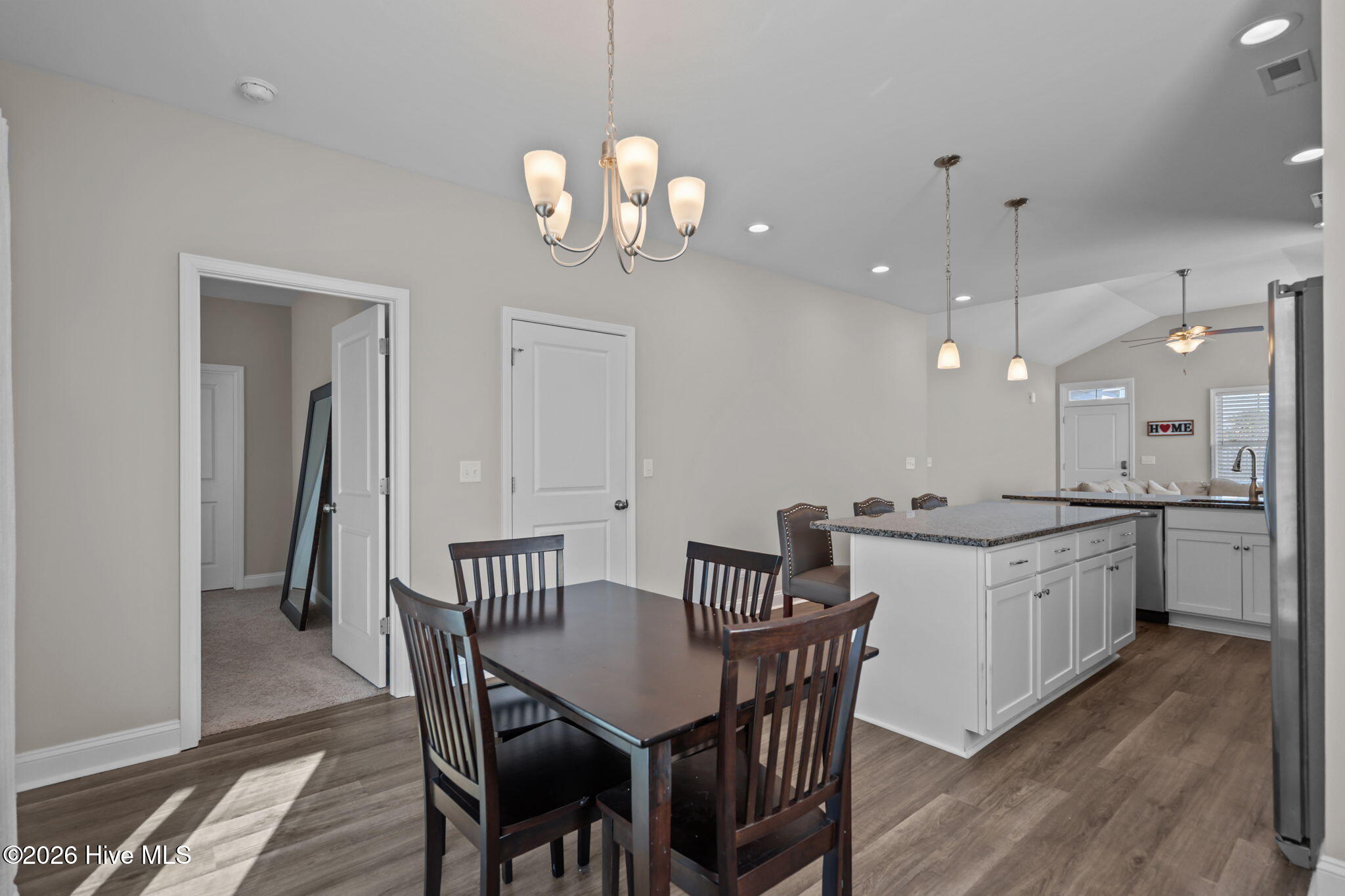 100557039 | Photo 21