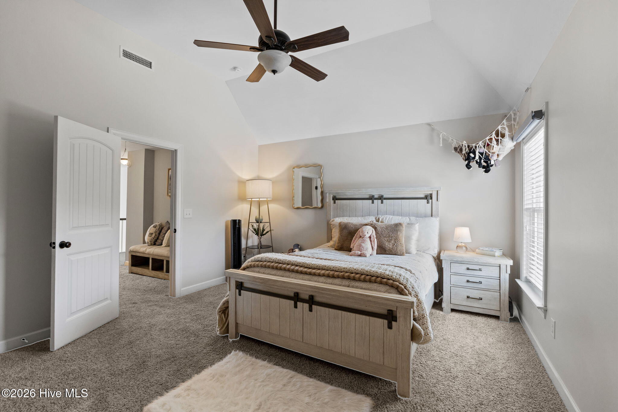 100554627 | Photo 31