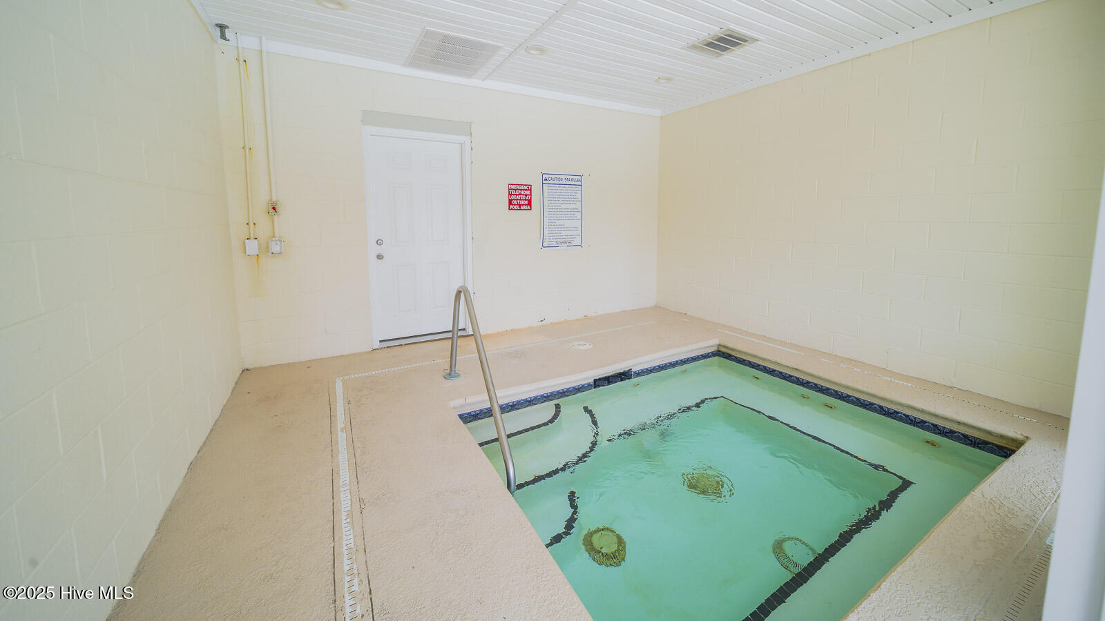 100543233 | Photo 33