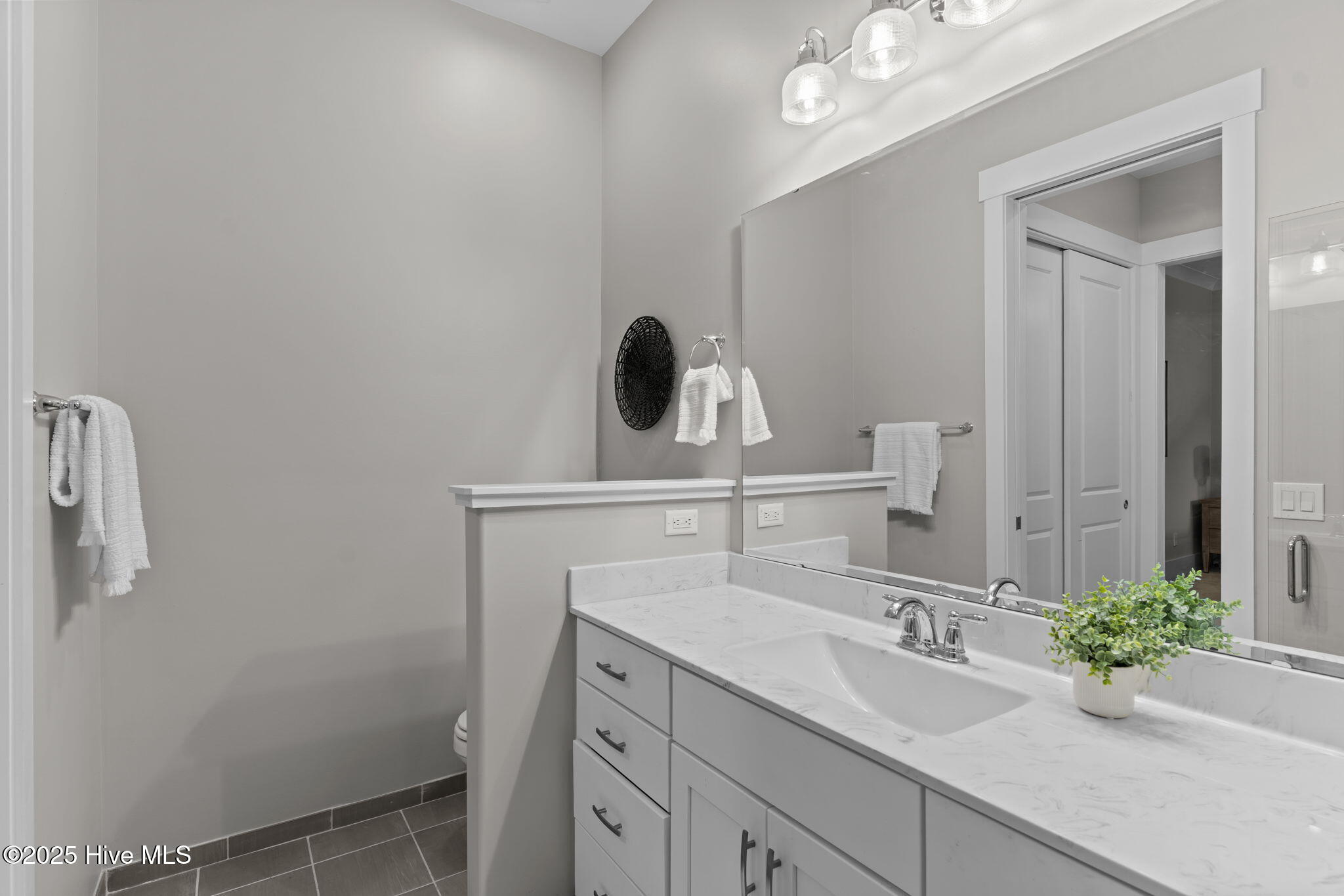 100543131 | Photo 29