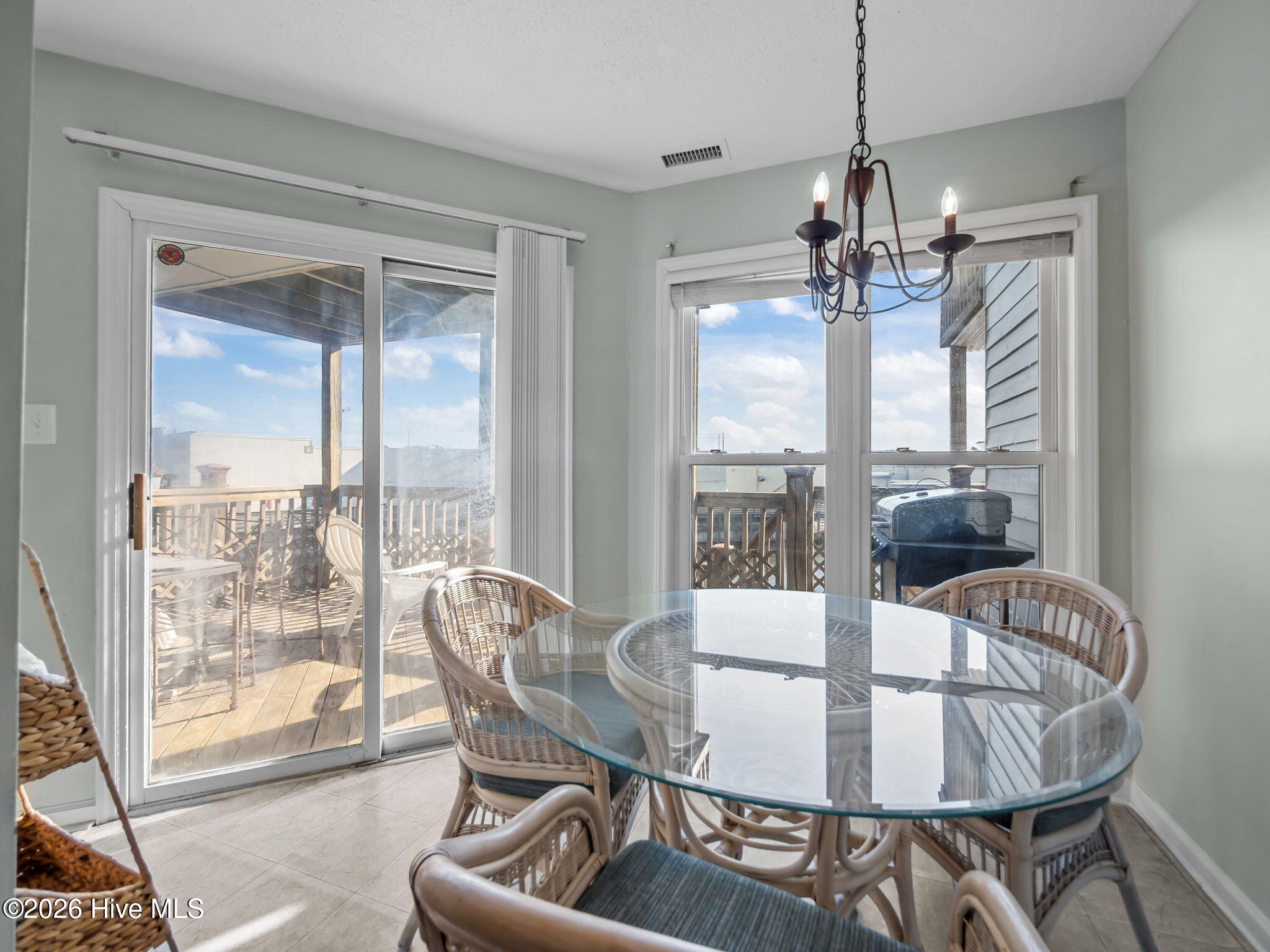 100554527 | Photo 17