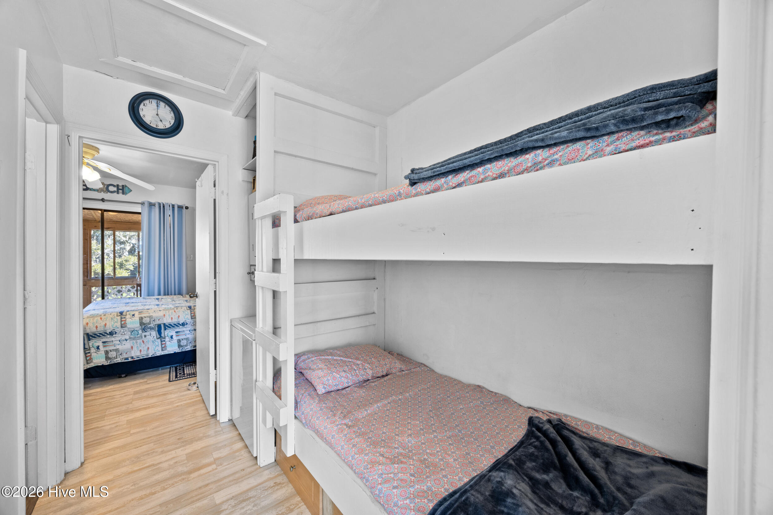 100549784 | Photo 12