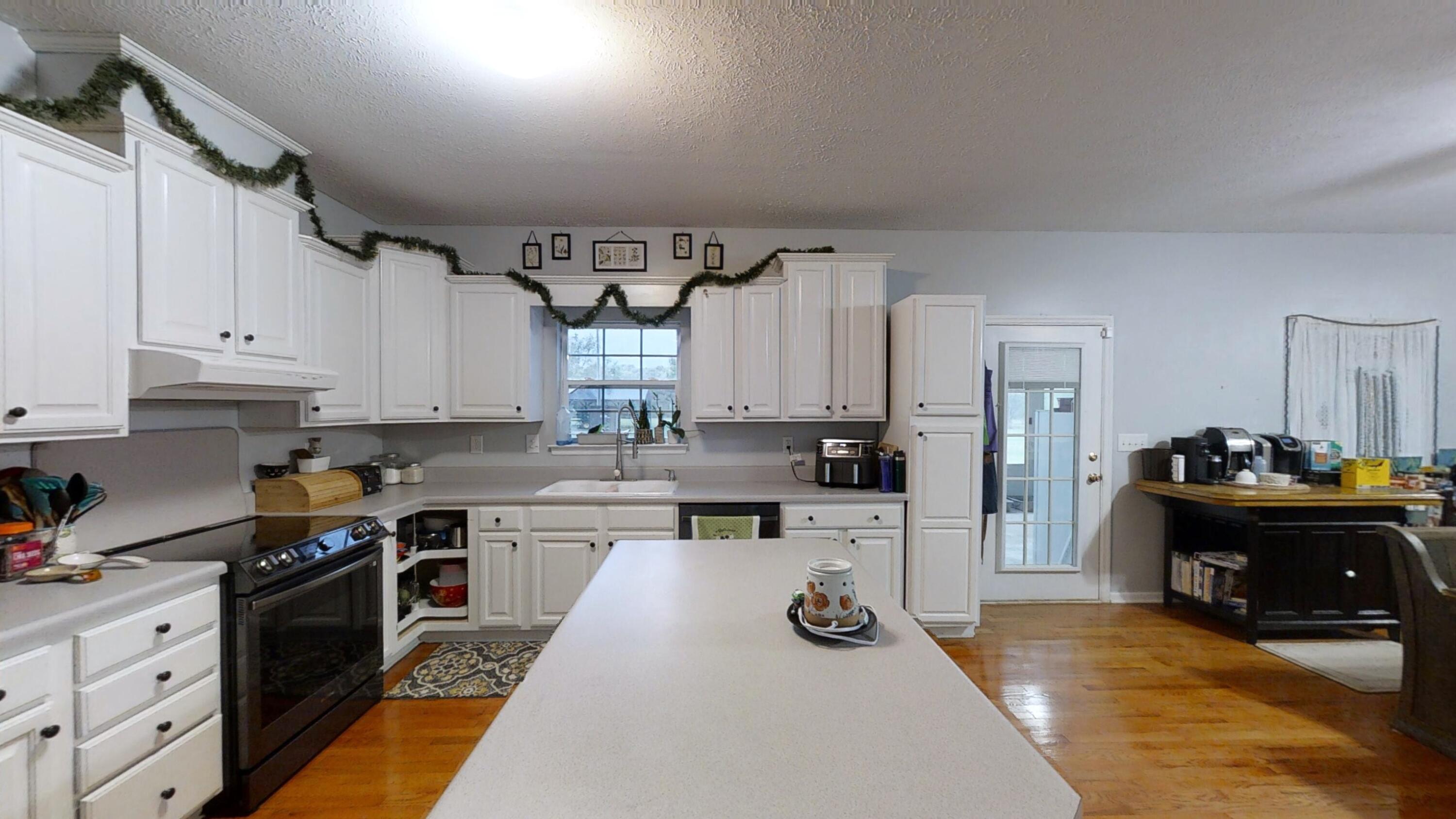 2750-St-Clair-Rd-06152022_082703