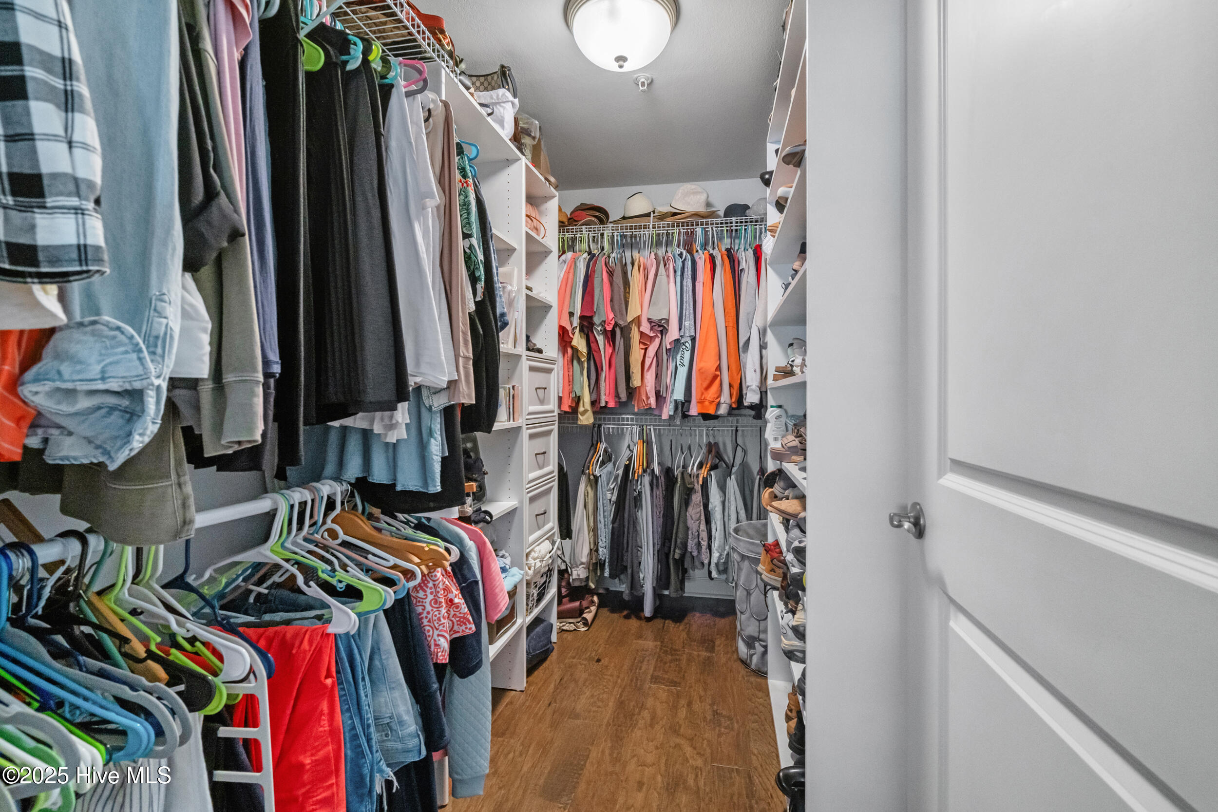 100531411 | Photo 32