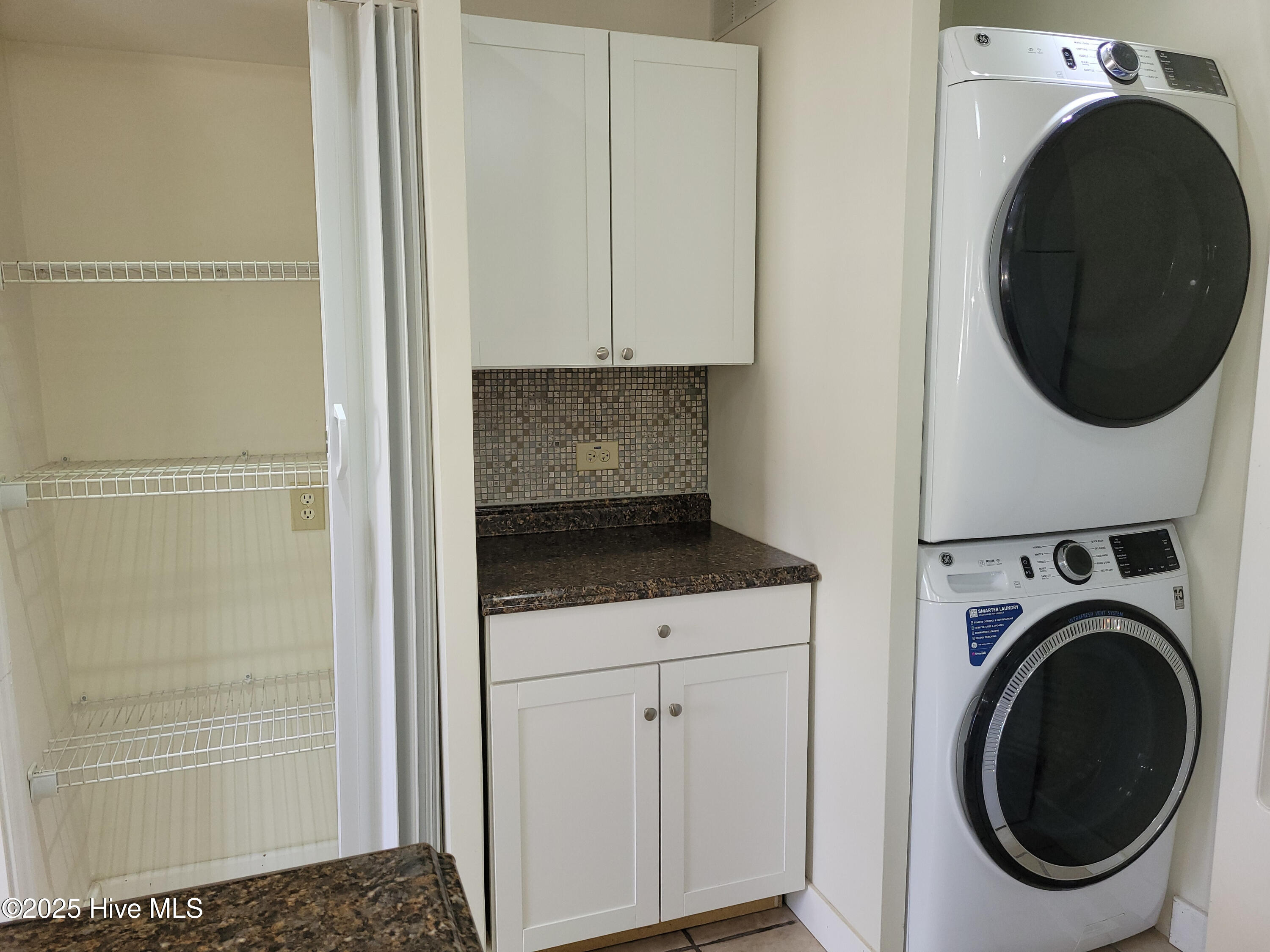 100531827 | Photo 10