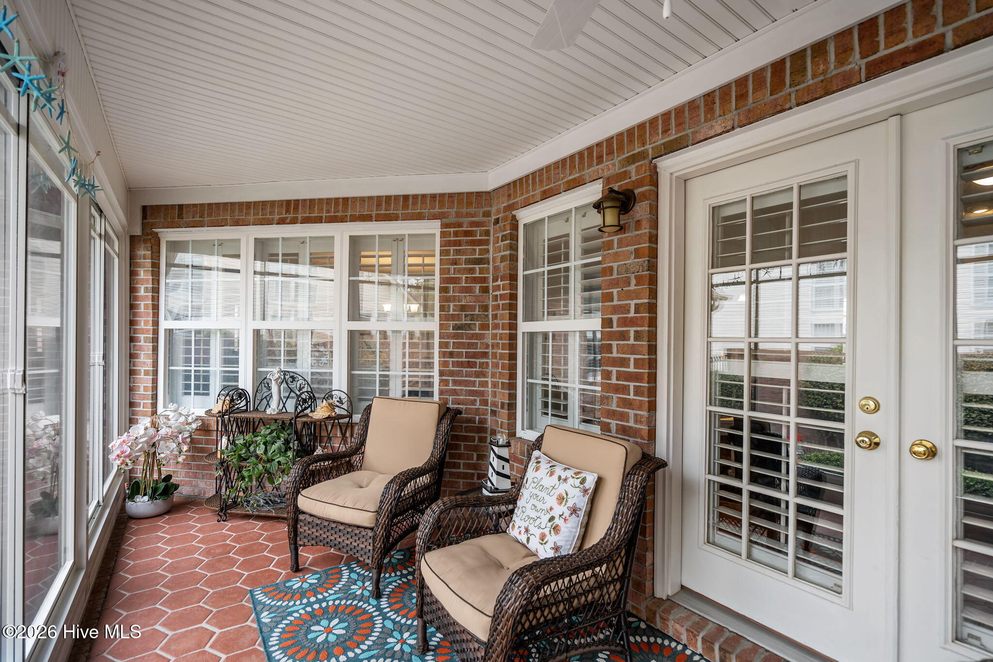 100557863 | Photo 40