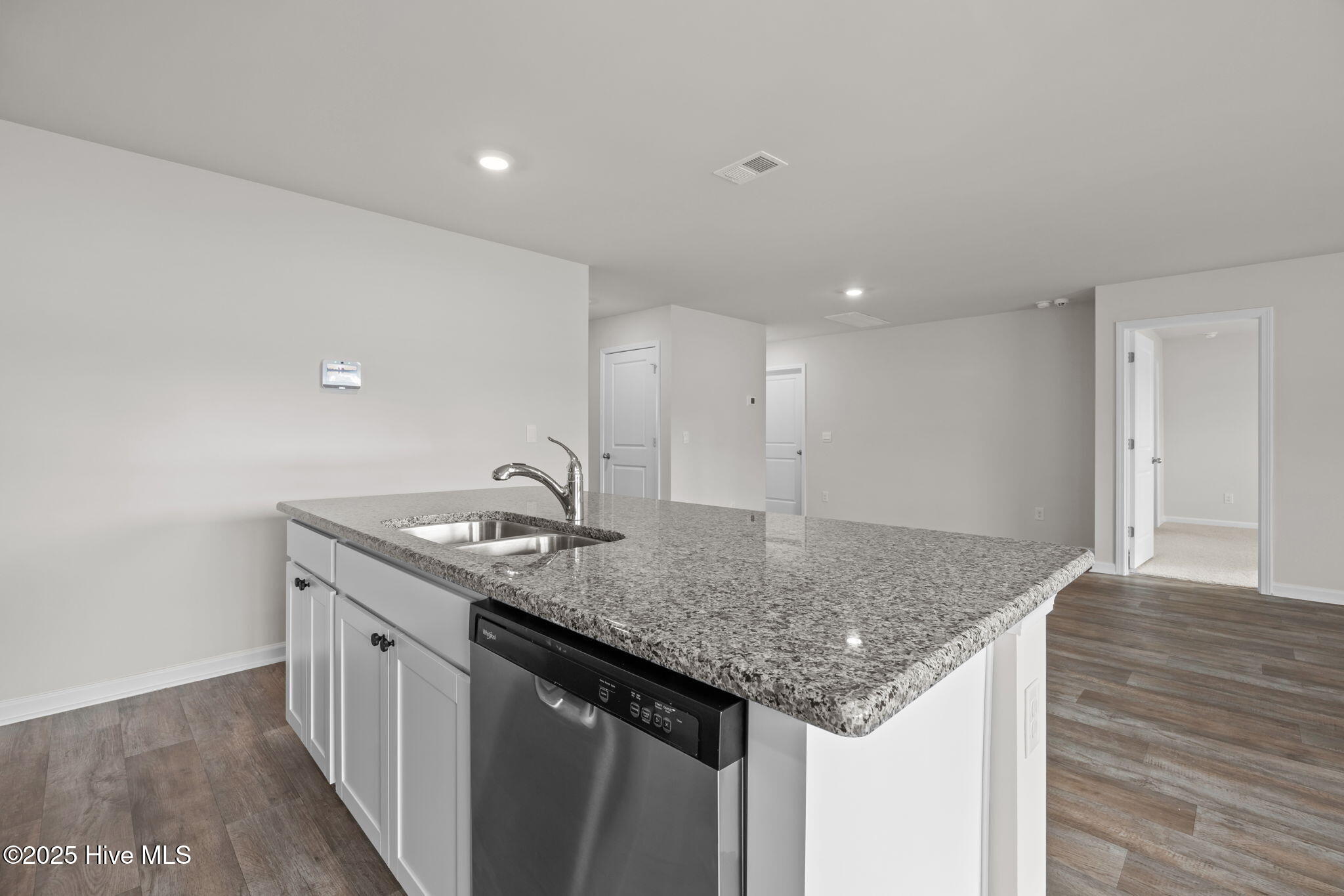 100542693 | Photo 28