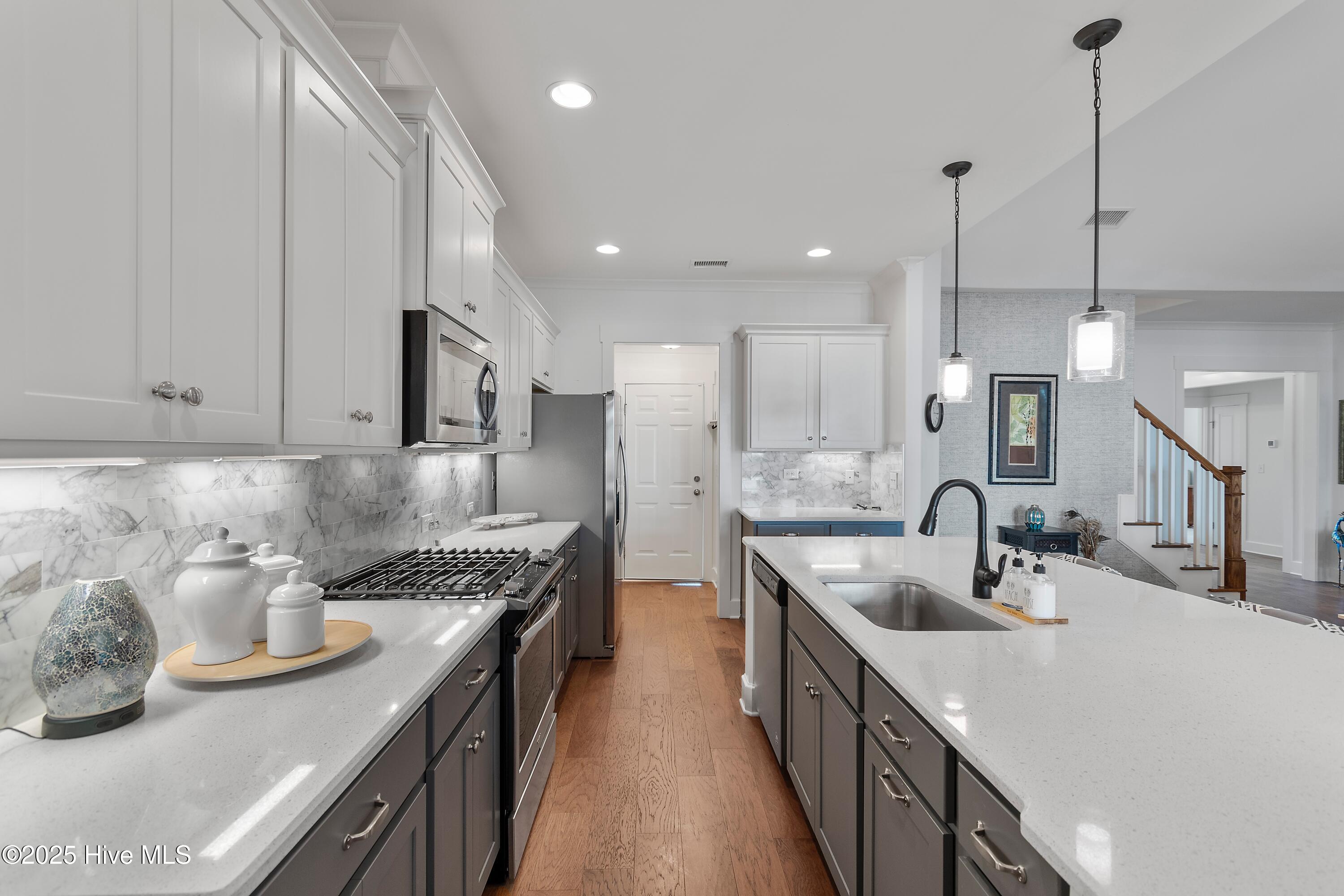 100537733 | Photo 27