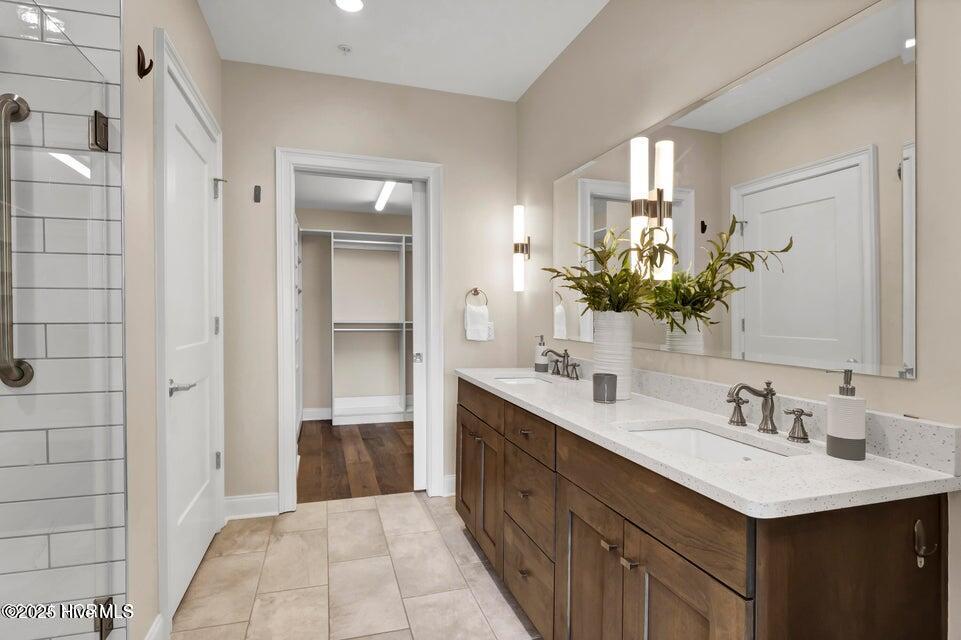 100526322 | Photo 19