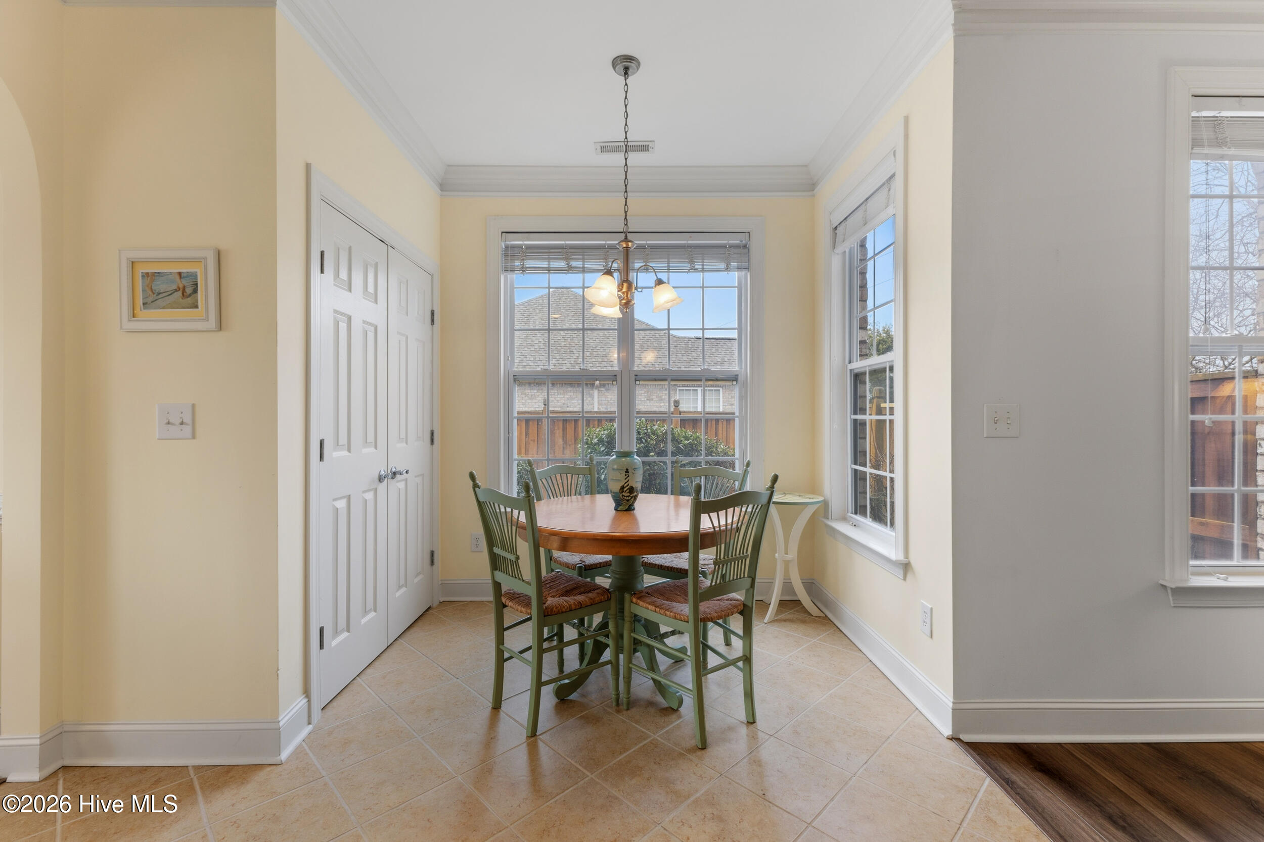 100557149 | Photo 11