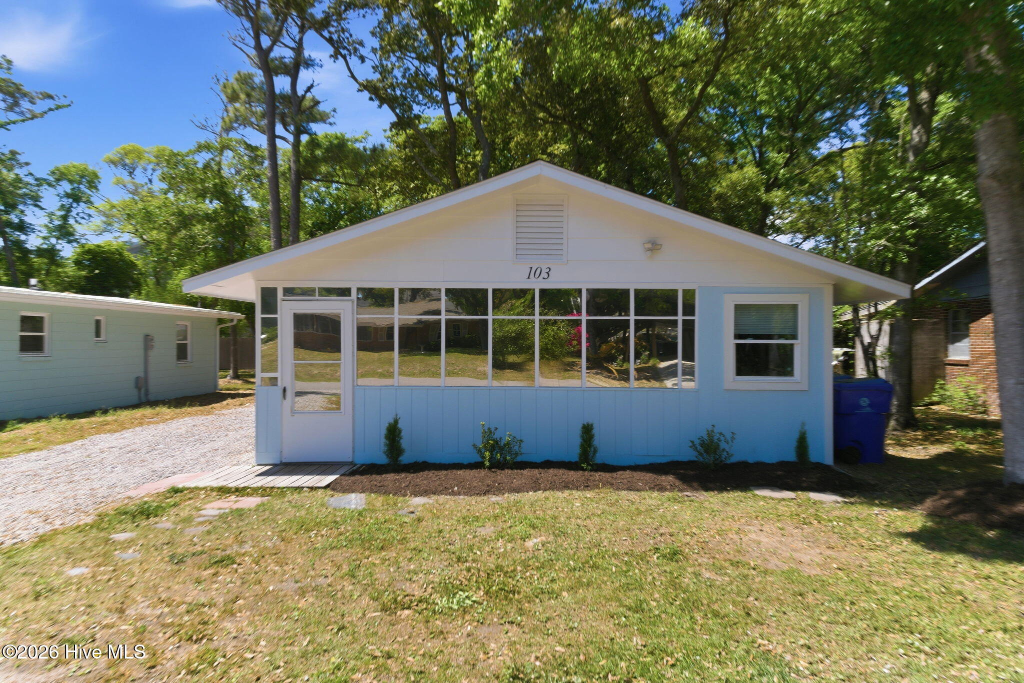 100569576 | Photo 41