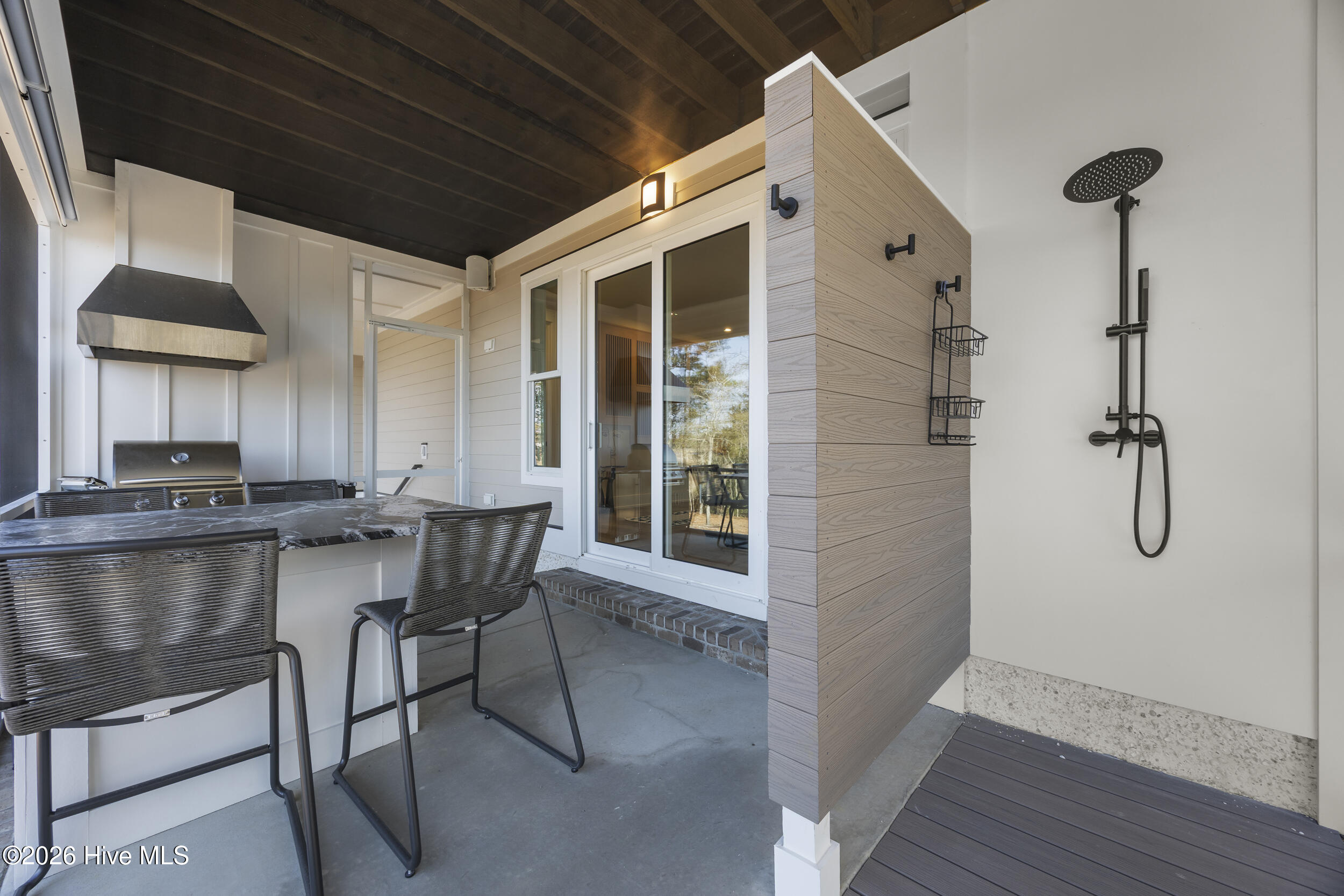 100553352 | Photo 19