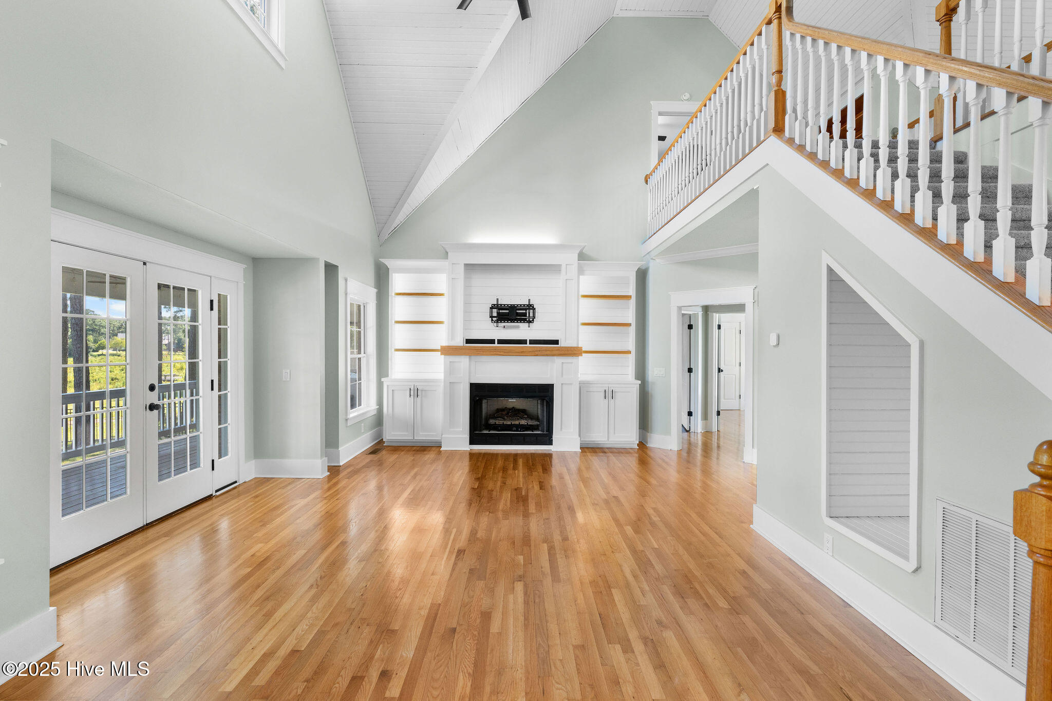 100526729 | Photo 34