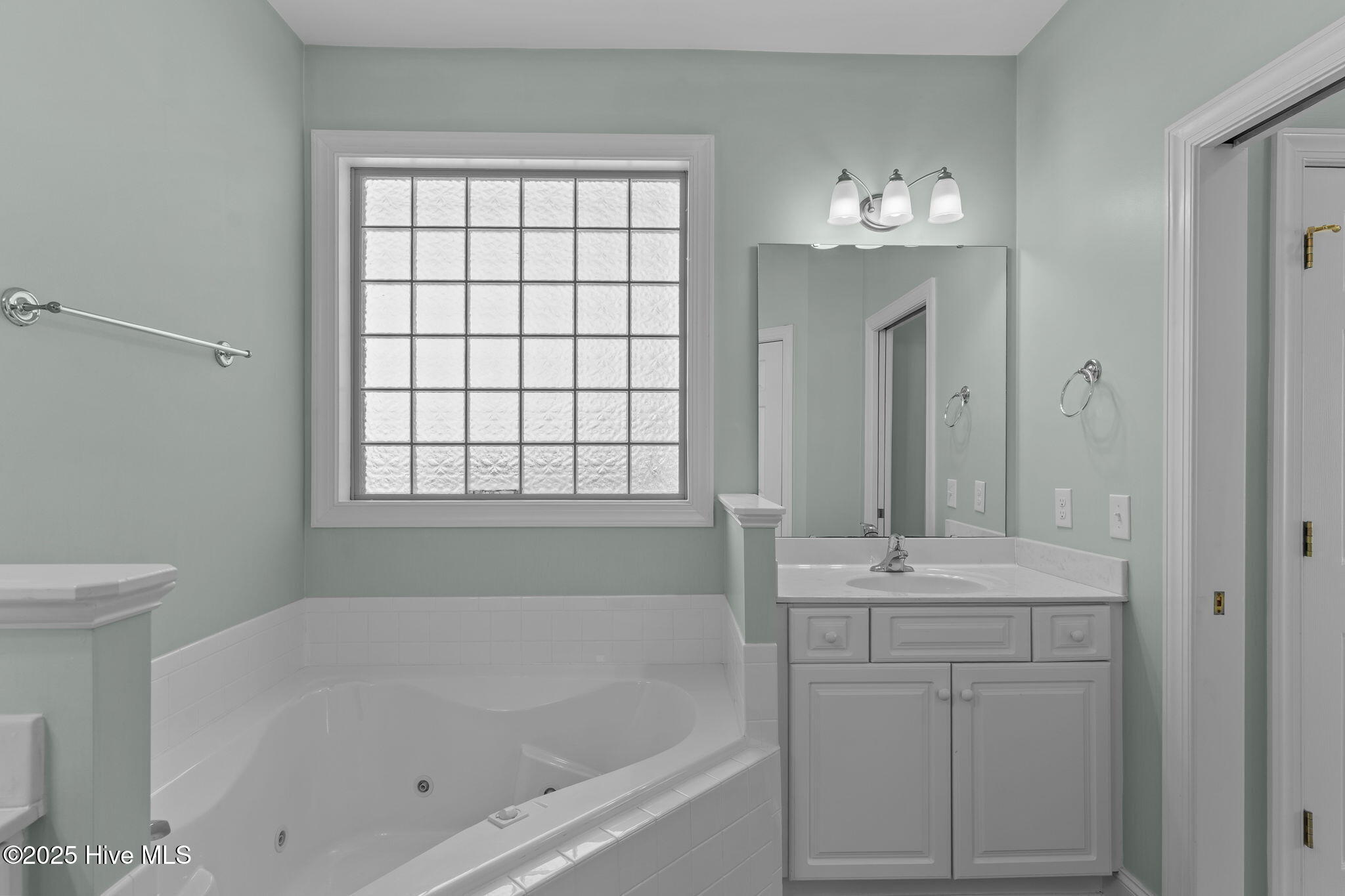 100541169 | Photo 21