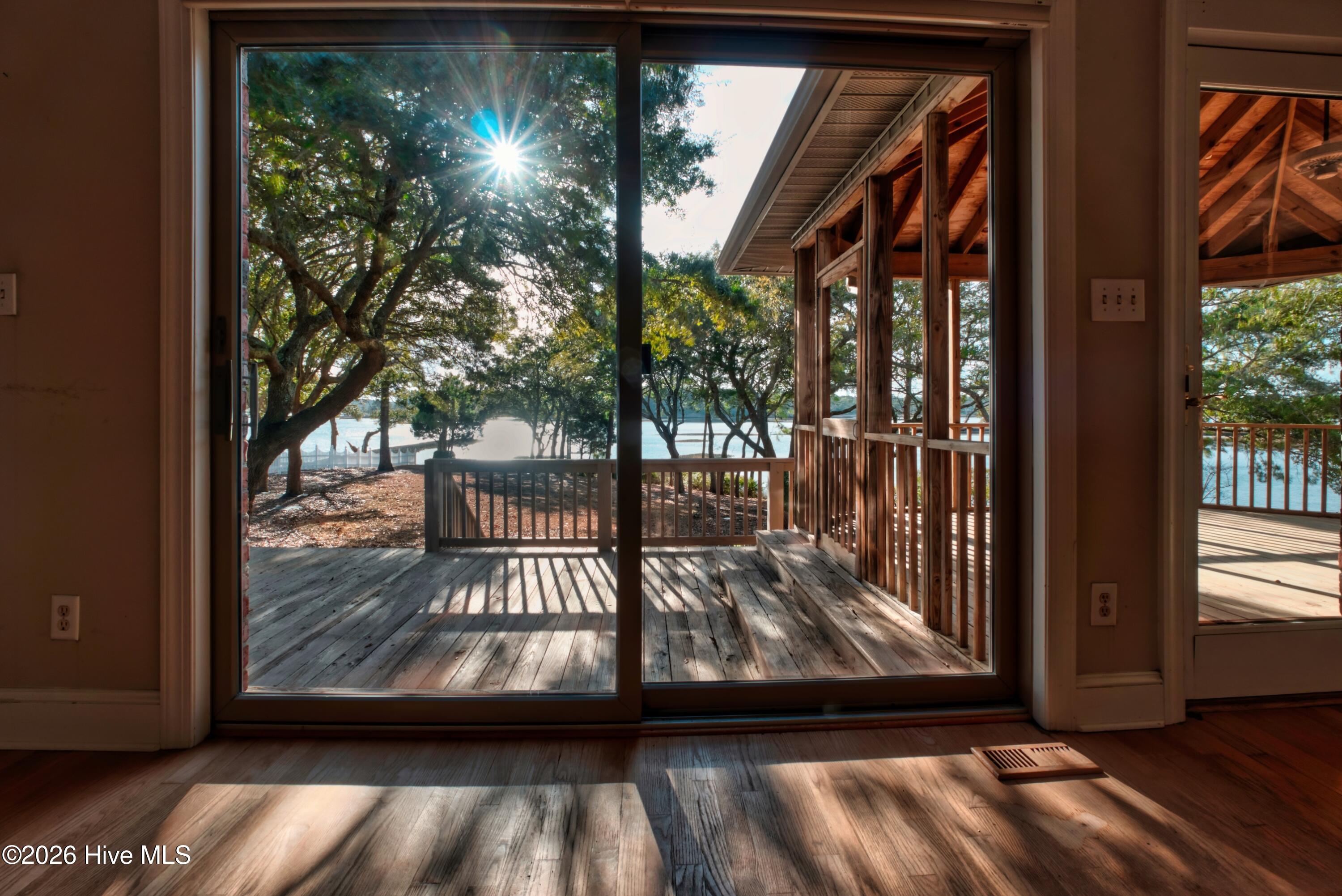 100551143 | Photo 40