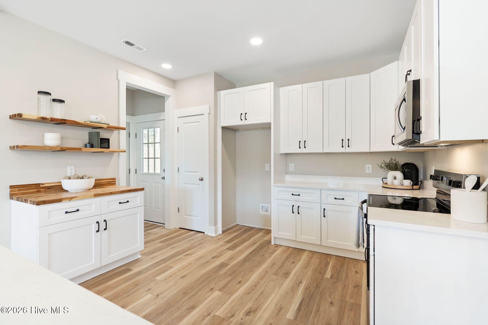 100558463 | Photo 29