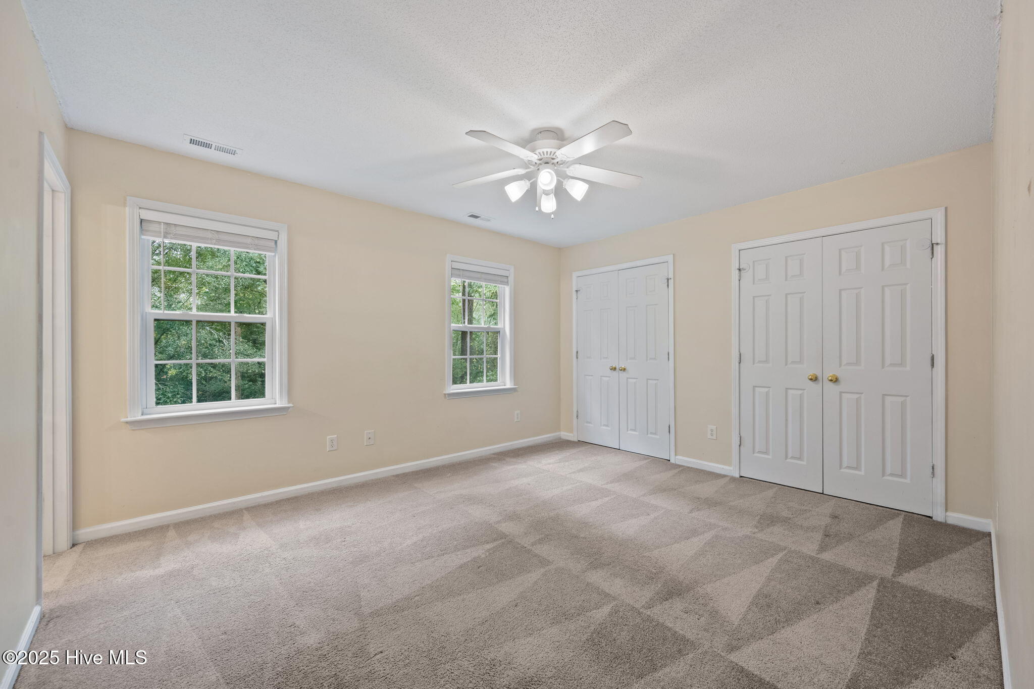 100565429 | Photo 16