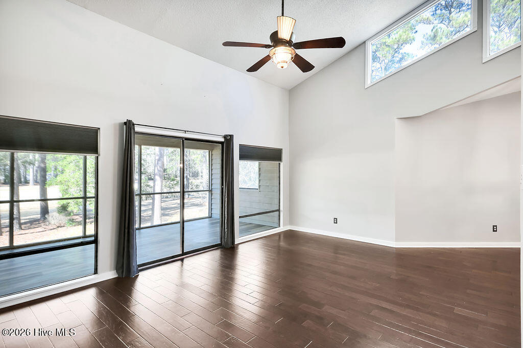 100556697 | Photo 18