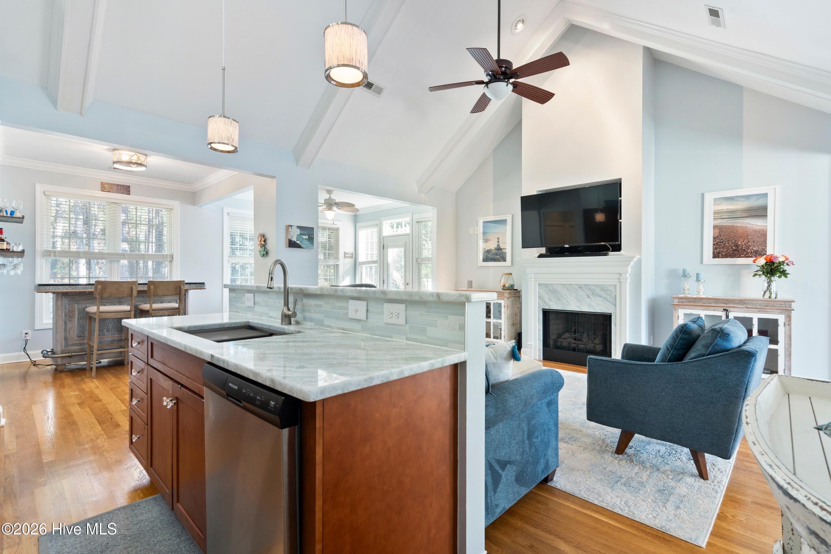 100549432 | Photo 13