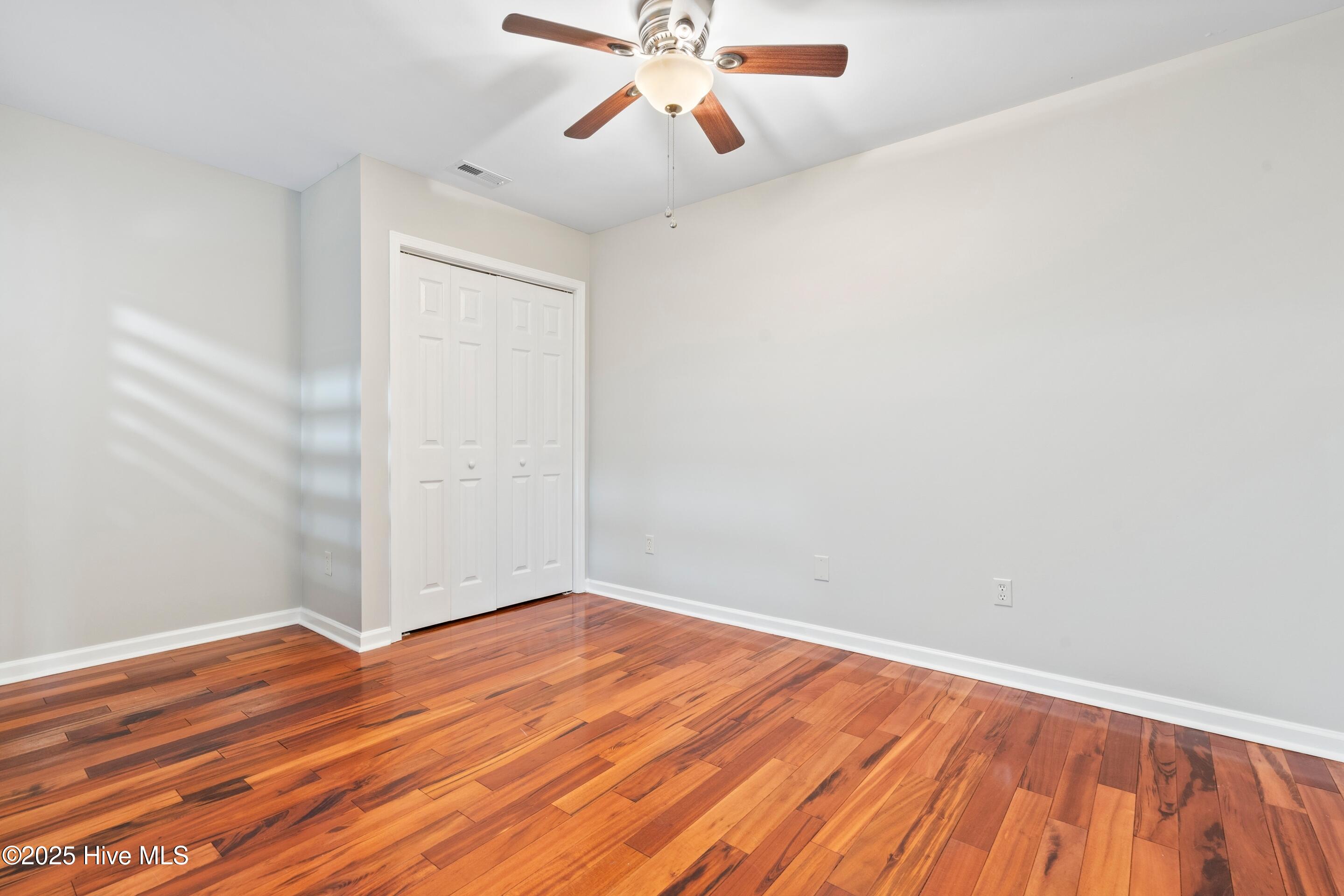 100538877 | Photo 53