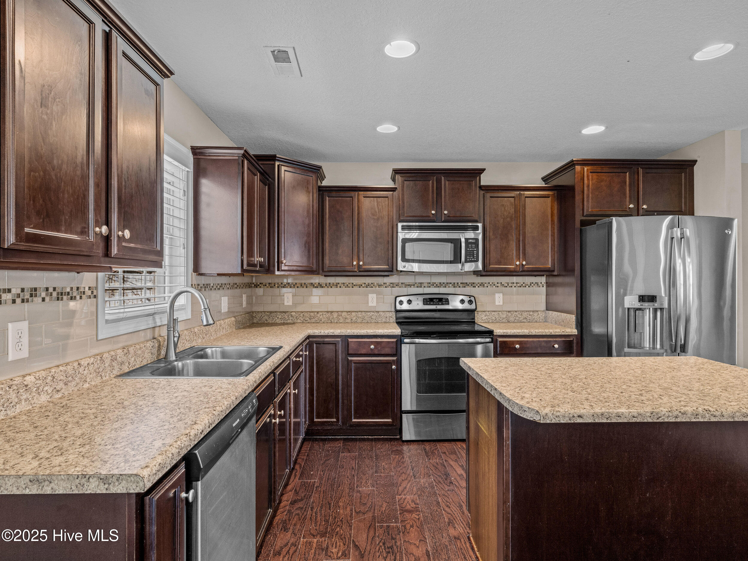 100546969 | Photo 14