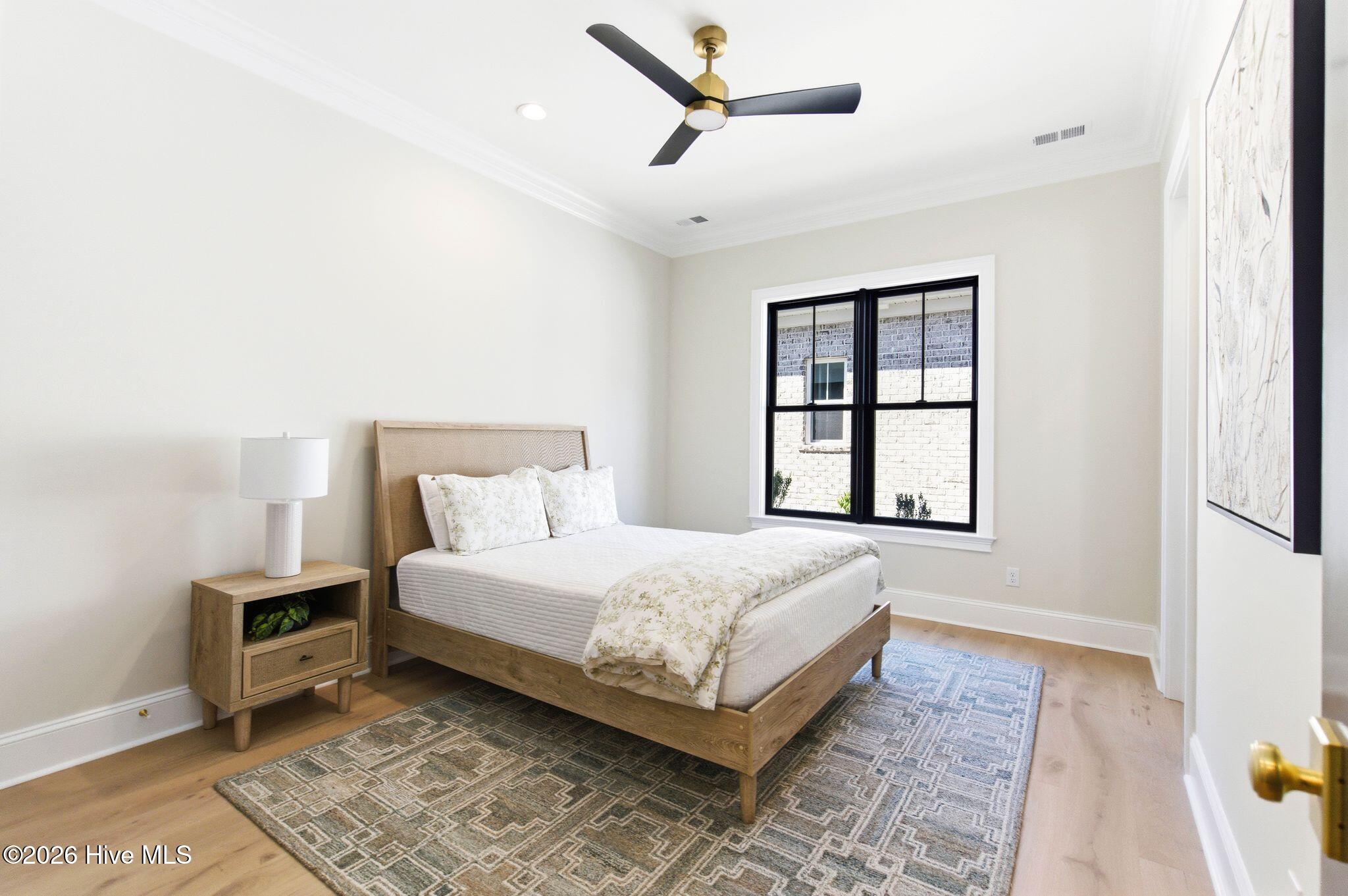 100570119 | Photo 57