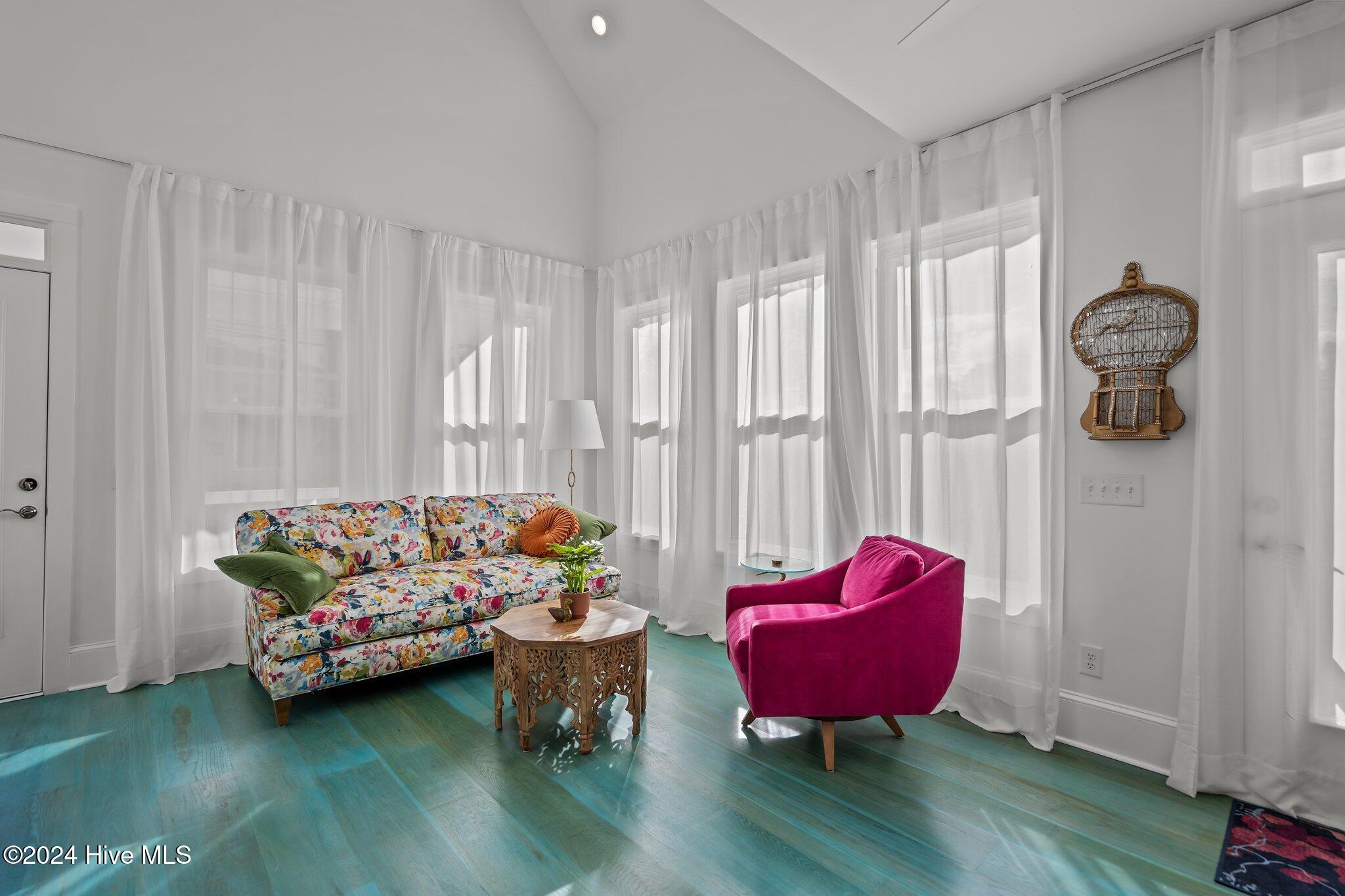 100513232 | Photo 11