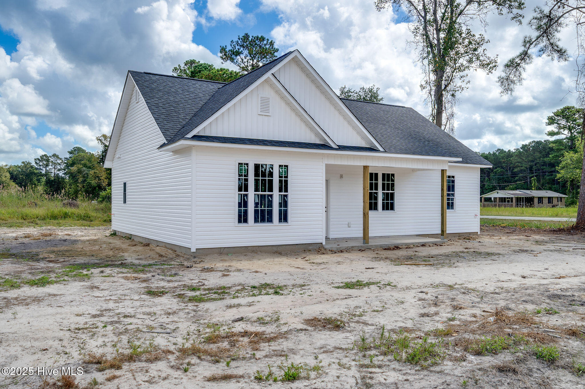 105 Doris Lane, Teachey, NC 28464 – photo 4: 318logcabin3