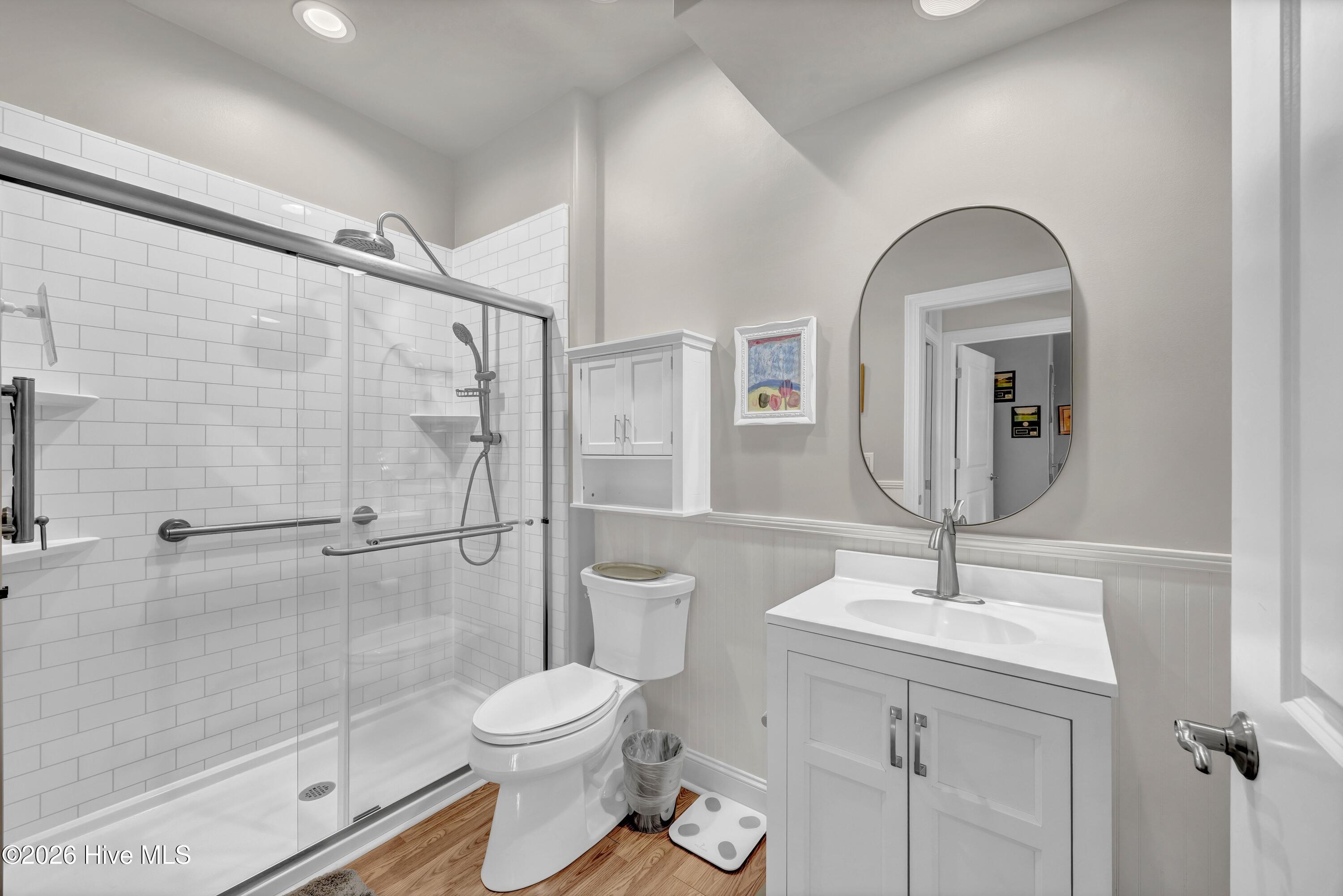 100550306 | Photo 18