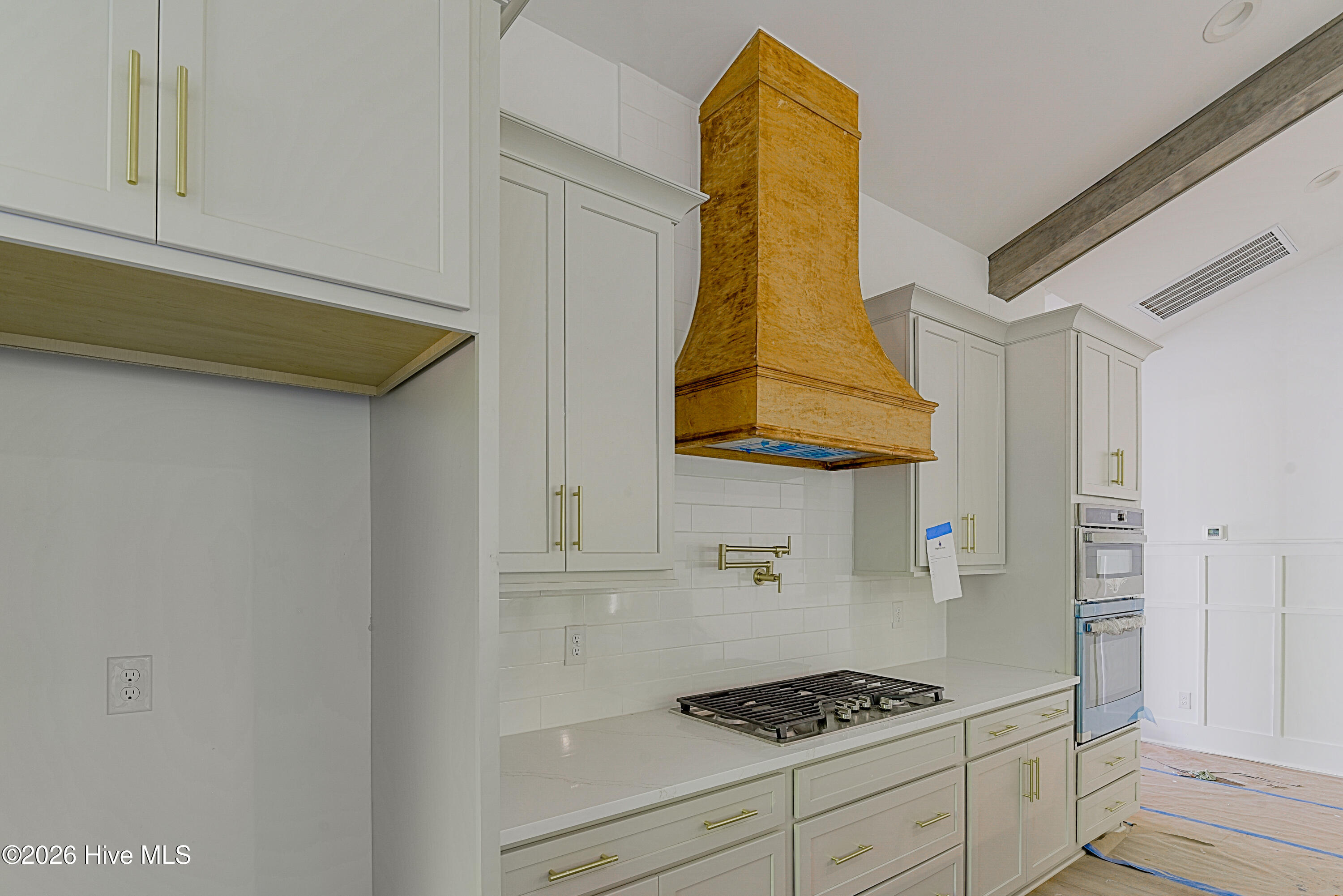 100547115 | Photo 46