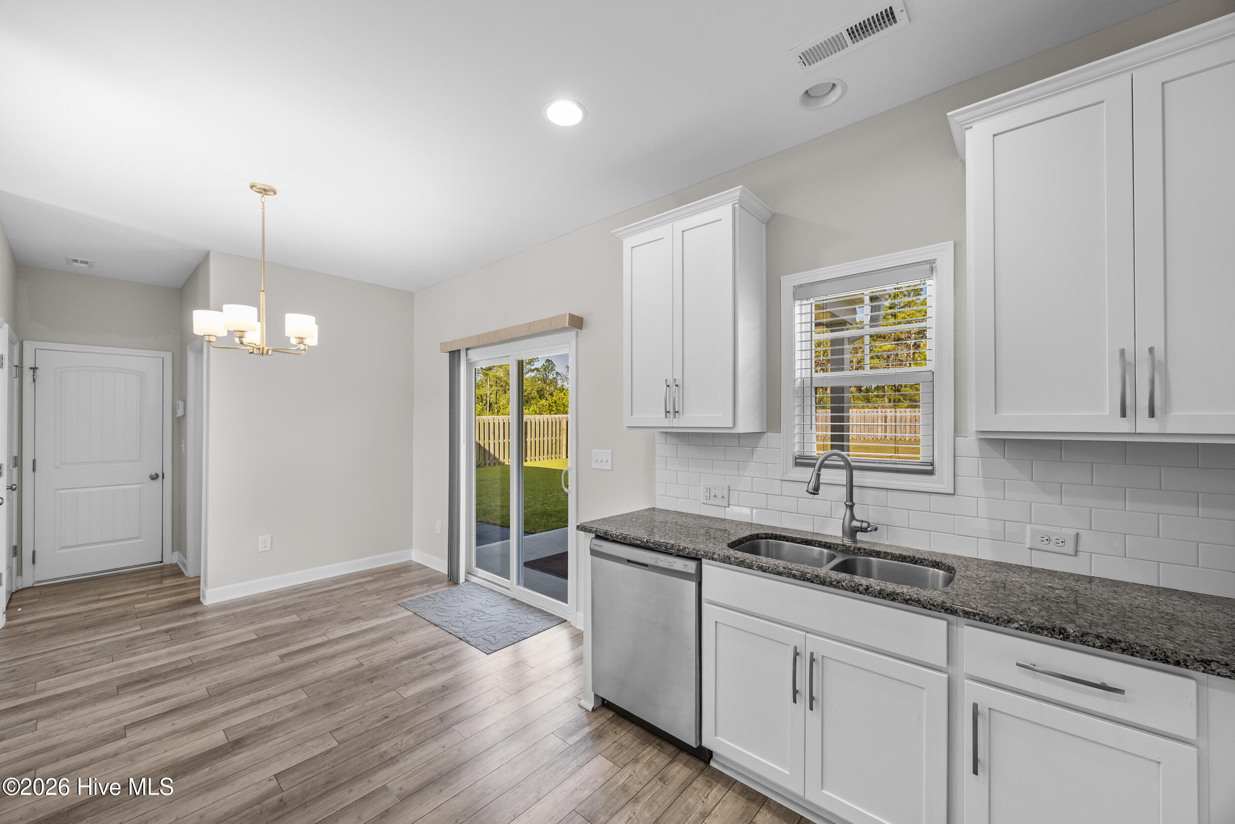 100569067 | Photo 28