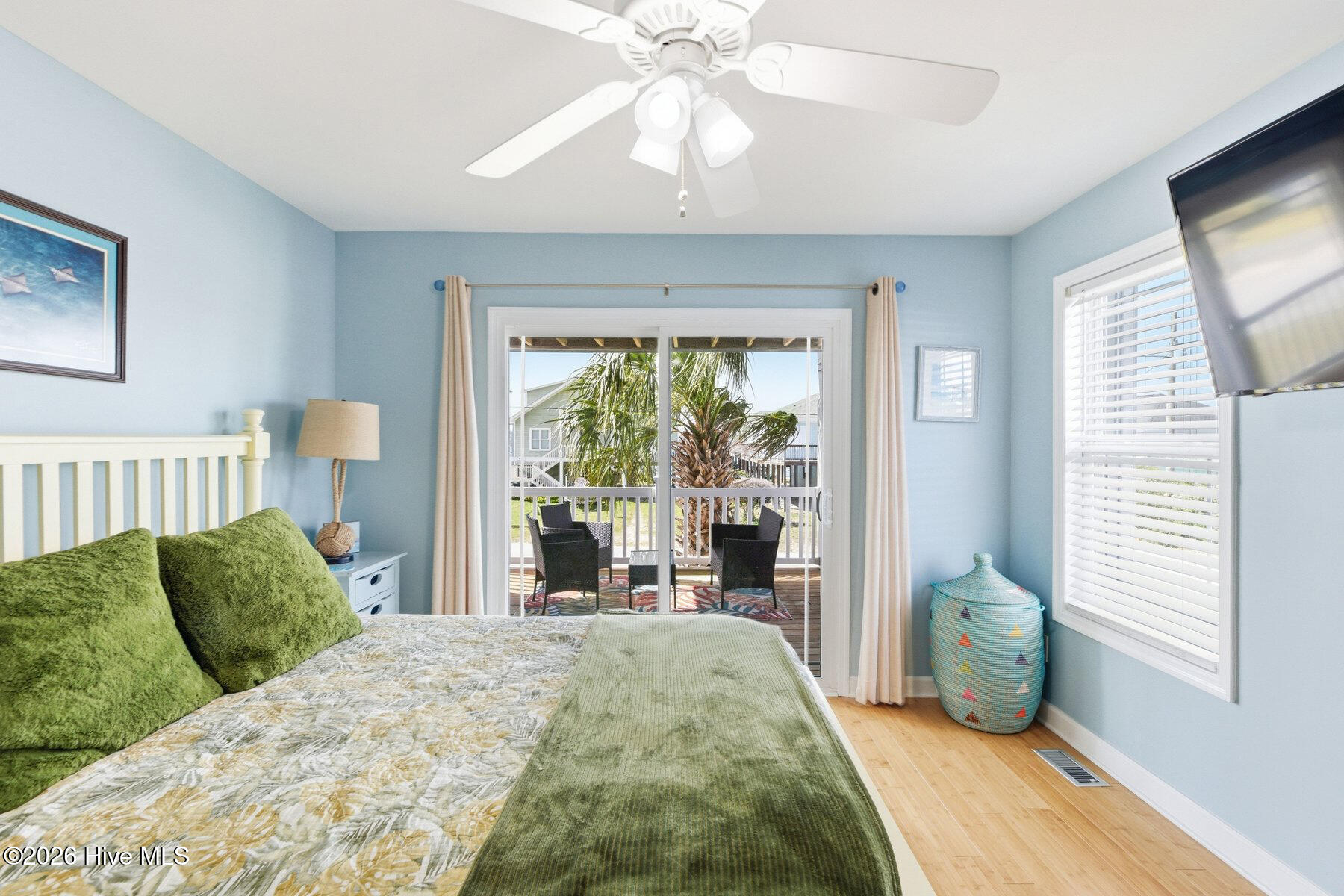 100566384 | Photo 28